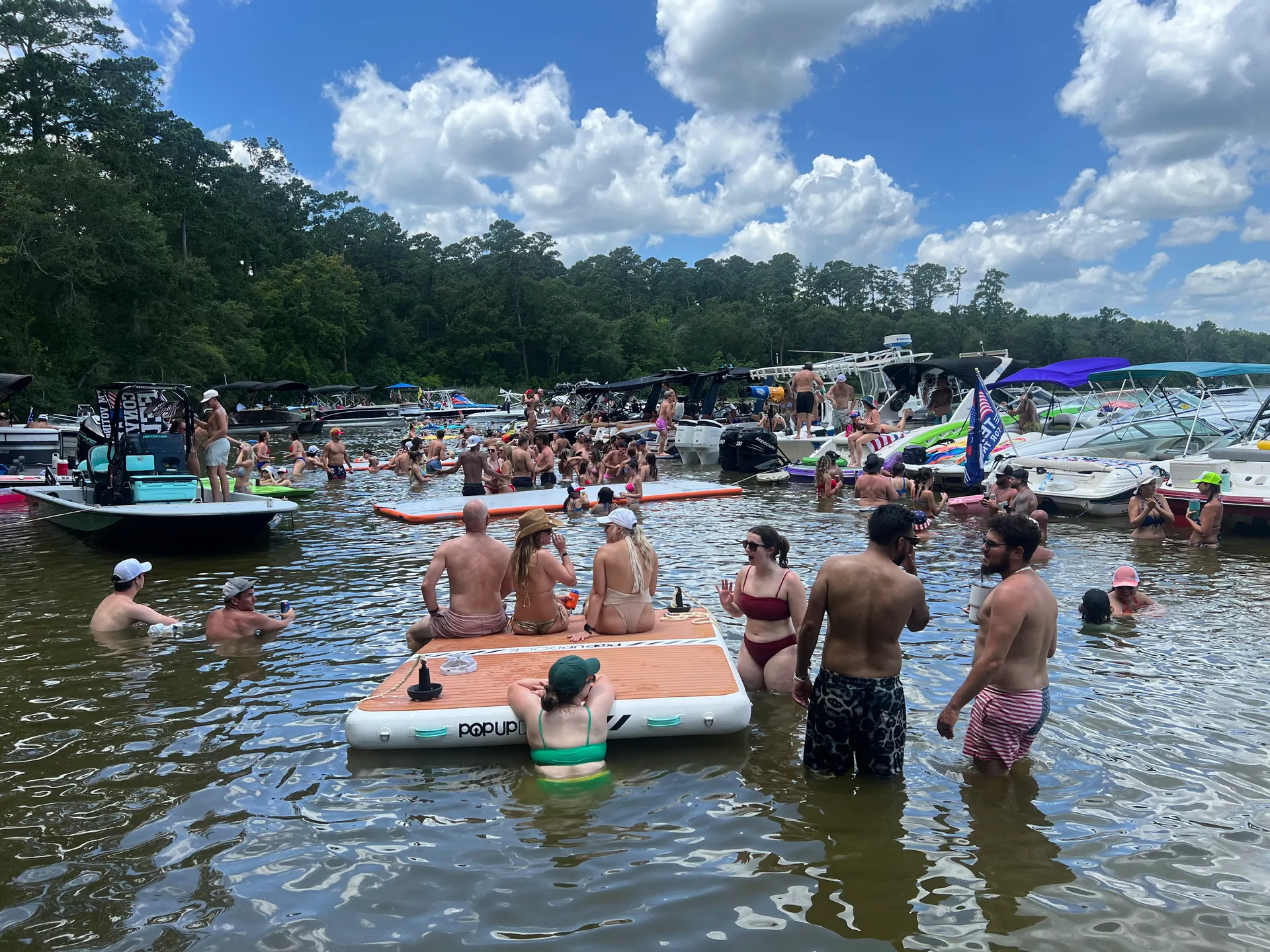 28ft Luxury Tri-Toon w/ Captain | Lake Conroe