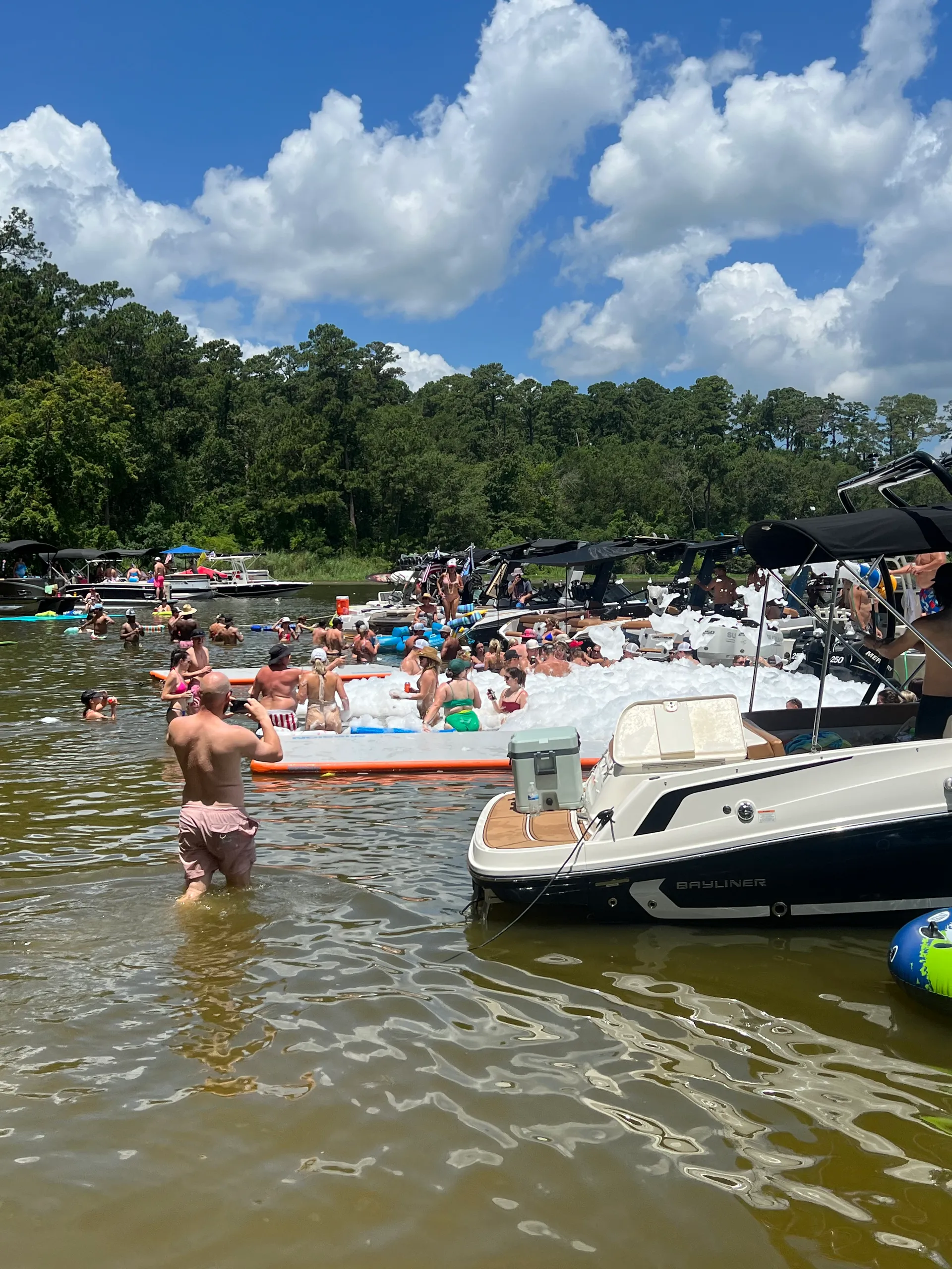 28ft Luxury Tri-Toon w/ Captain | Lake Conroe