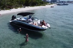 Spotless, luxury boat that fits 12 guests - Restroom - Free Fuel 