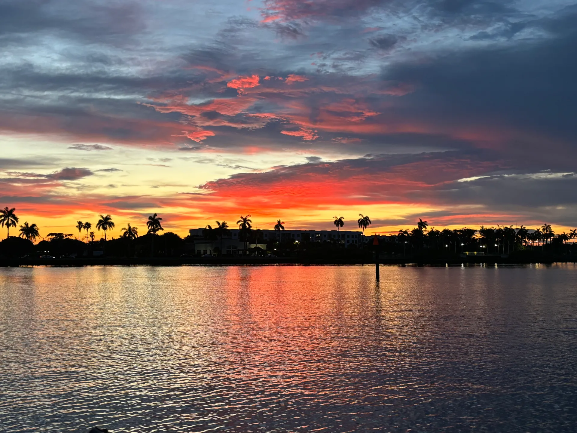 Luxury boat that fits 12 guests - Restroom - Free Fuel 