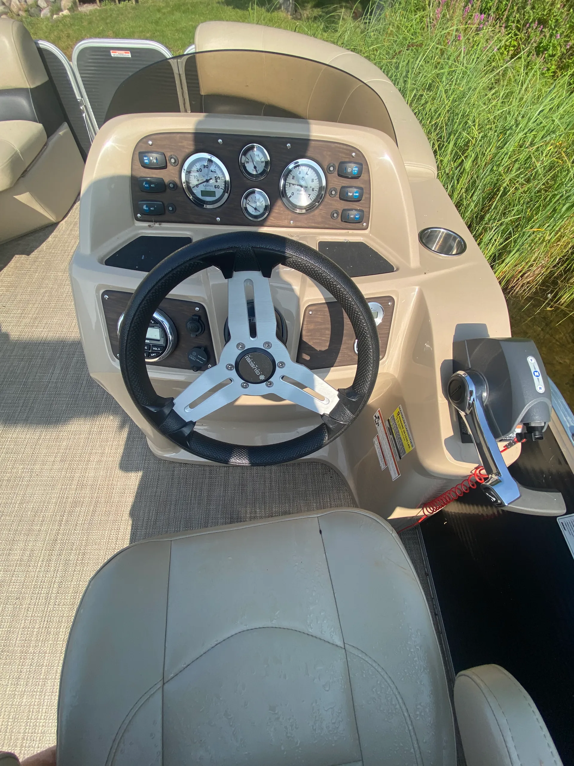 MANITOU PONTOON 20 AURORA STANDARD in Gladwin, MI — photo 4