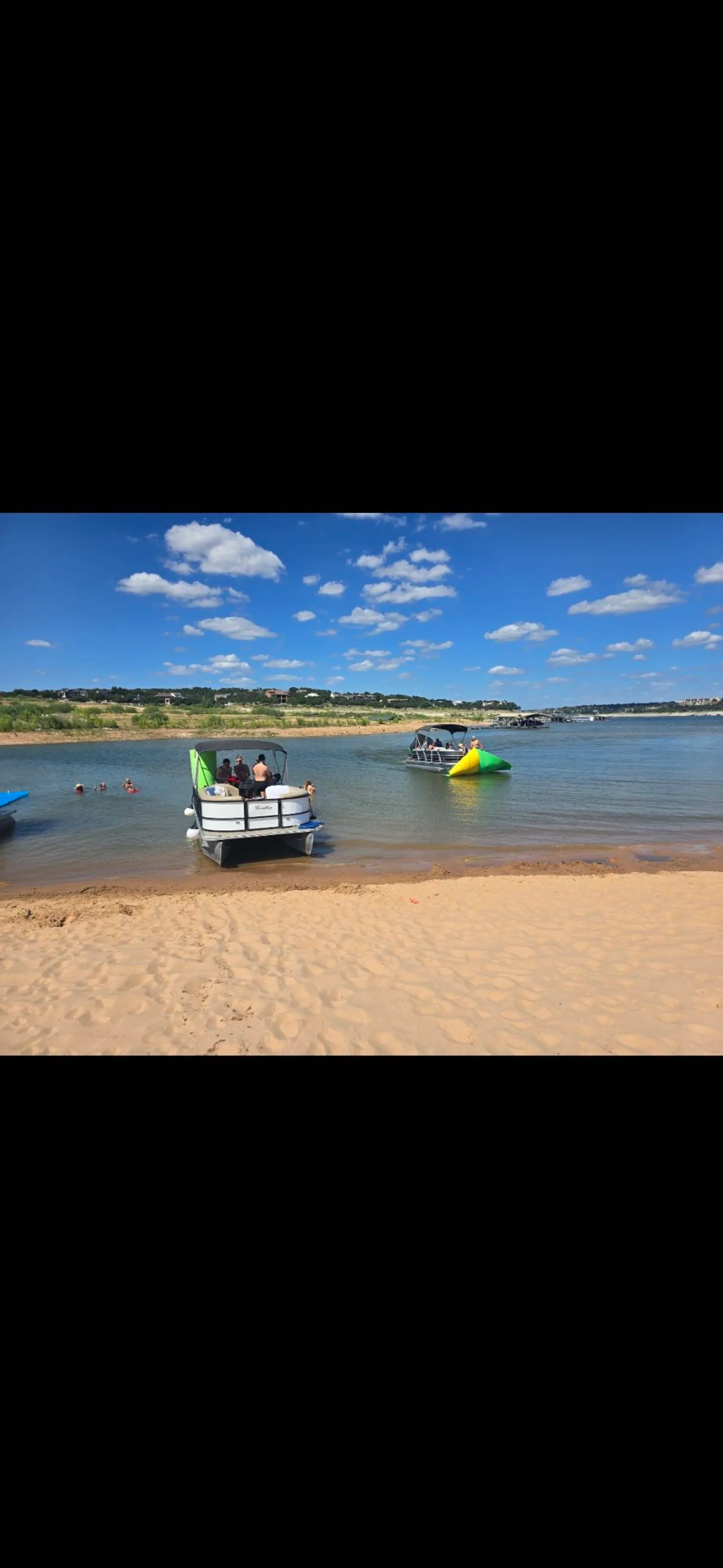 Amazing Pontoon boat on lake travis captain incluided 15 people