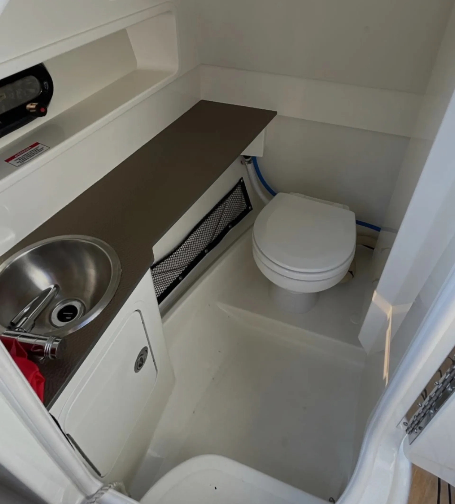 Luxury boat that fits 12 guests - Restroom - Free Fuel 