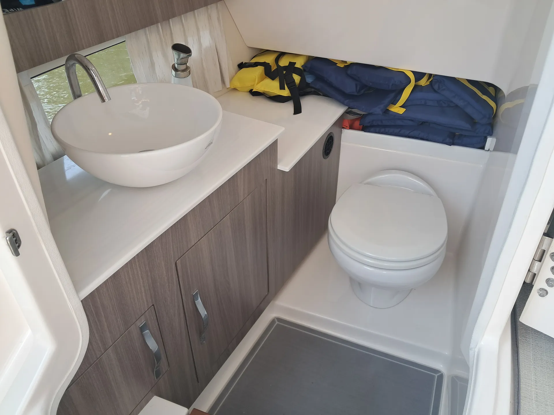 Still Crazy II - Cruise the Chesapeake in luxury! (Captained)