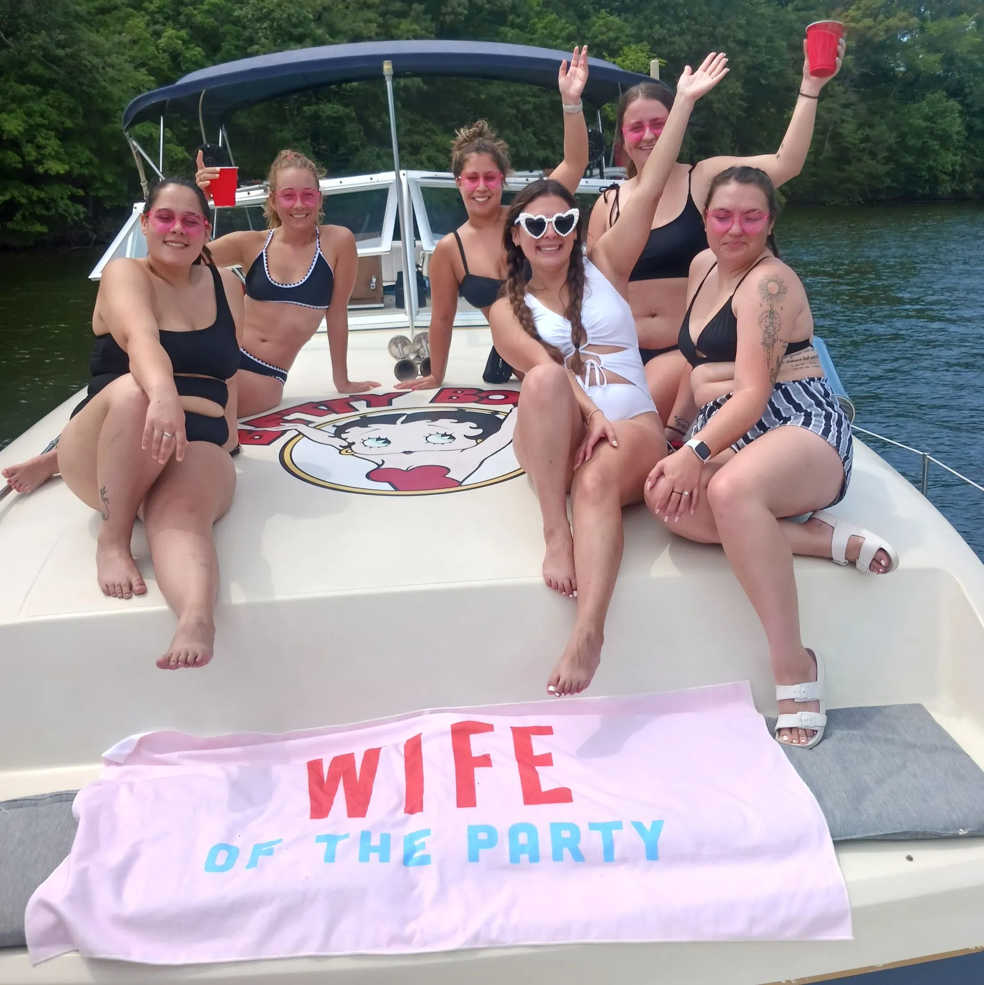 Classic cruiser - 37 feet of  spacious double cabin, USCG Captained