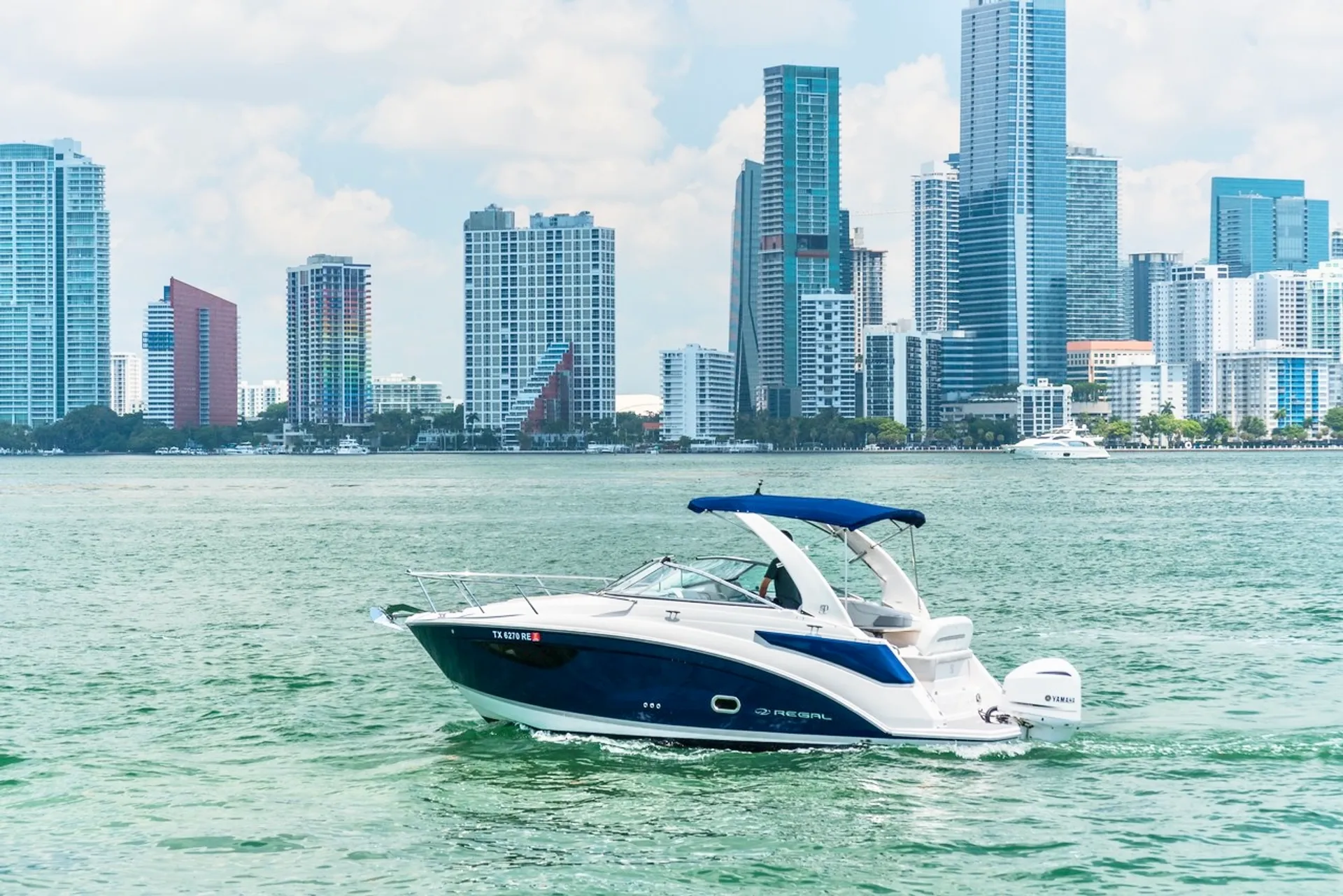 New Luxury Regal boat up to 6 people