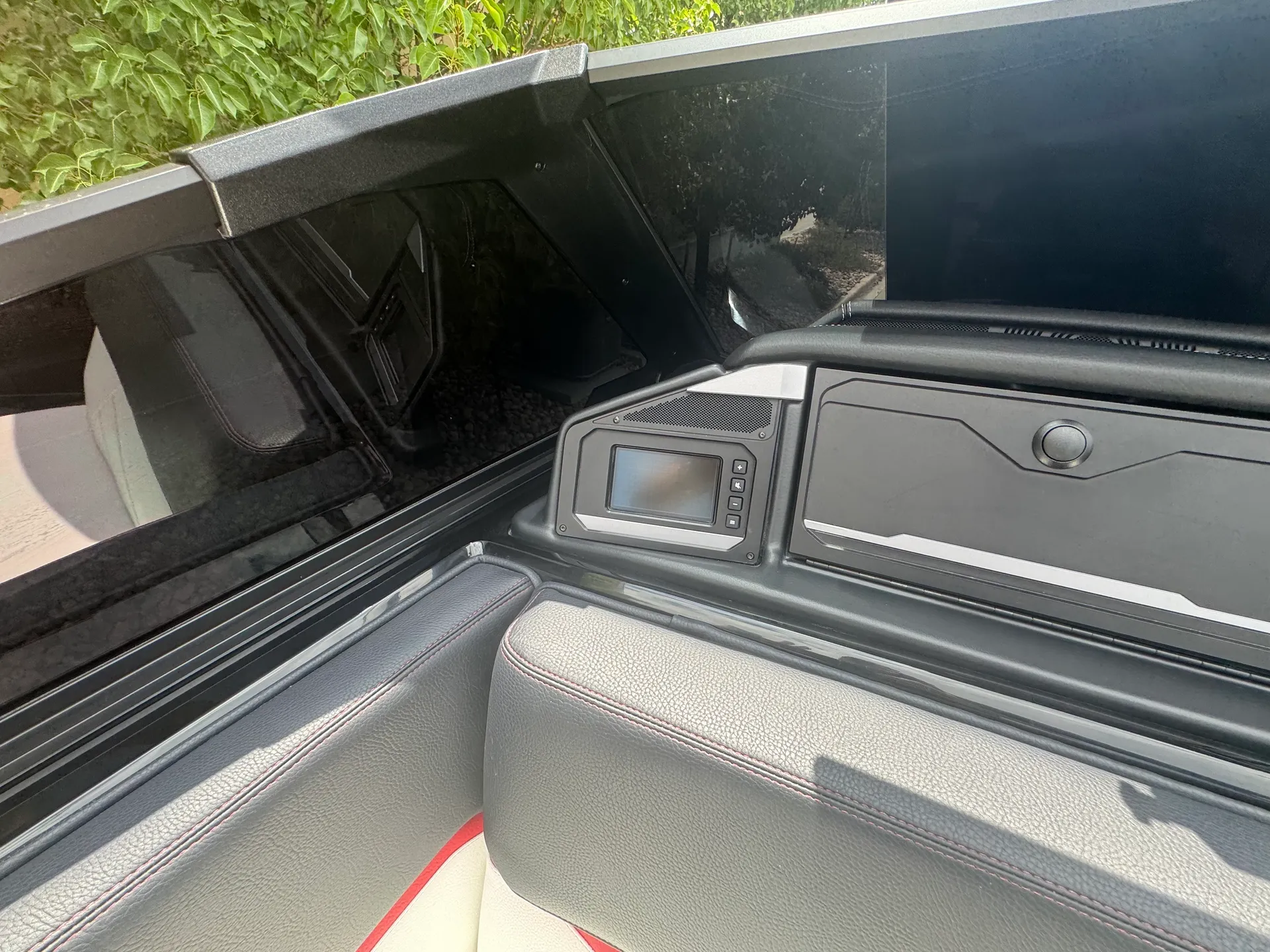 2024 Supra SL 550 Wake/Surf Boat Rental in Loveland, Colorado