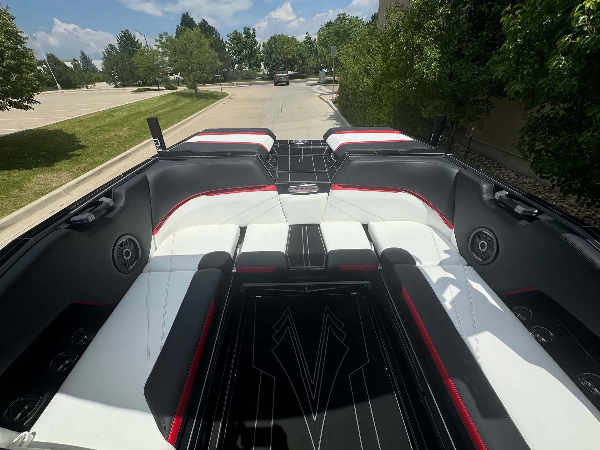 2024 Supra SL 550 Wake/Surf Boat Rental in Loveland, Colorado