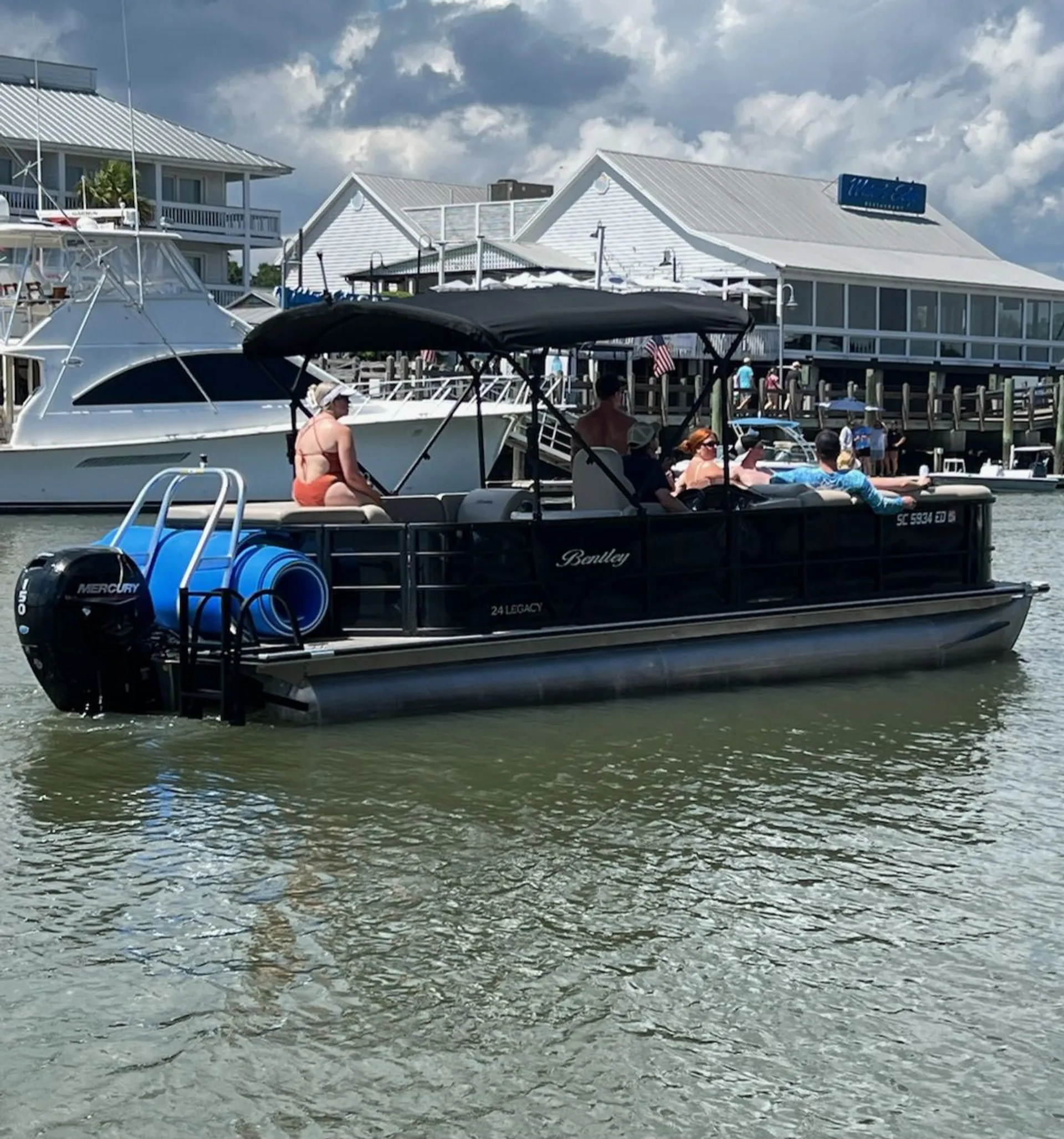  BEAUTIFUL Tritoon Party Boat 