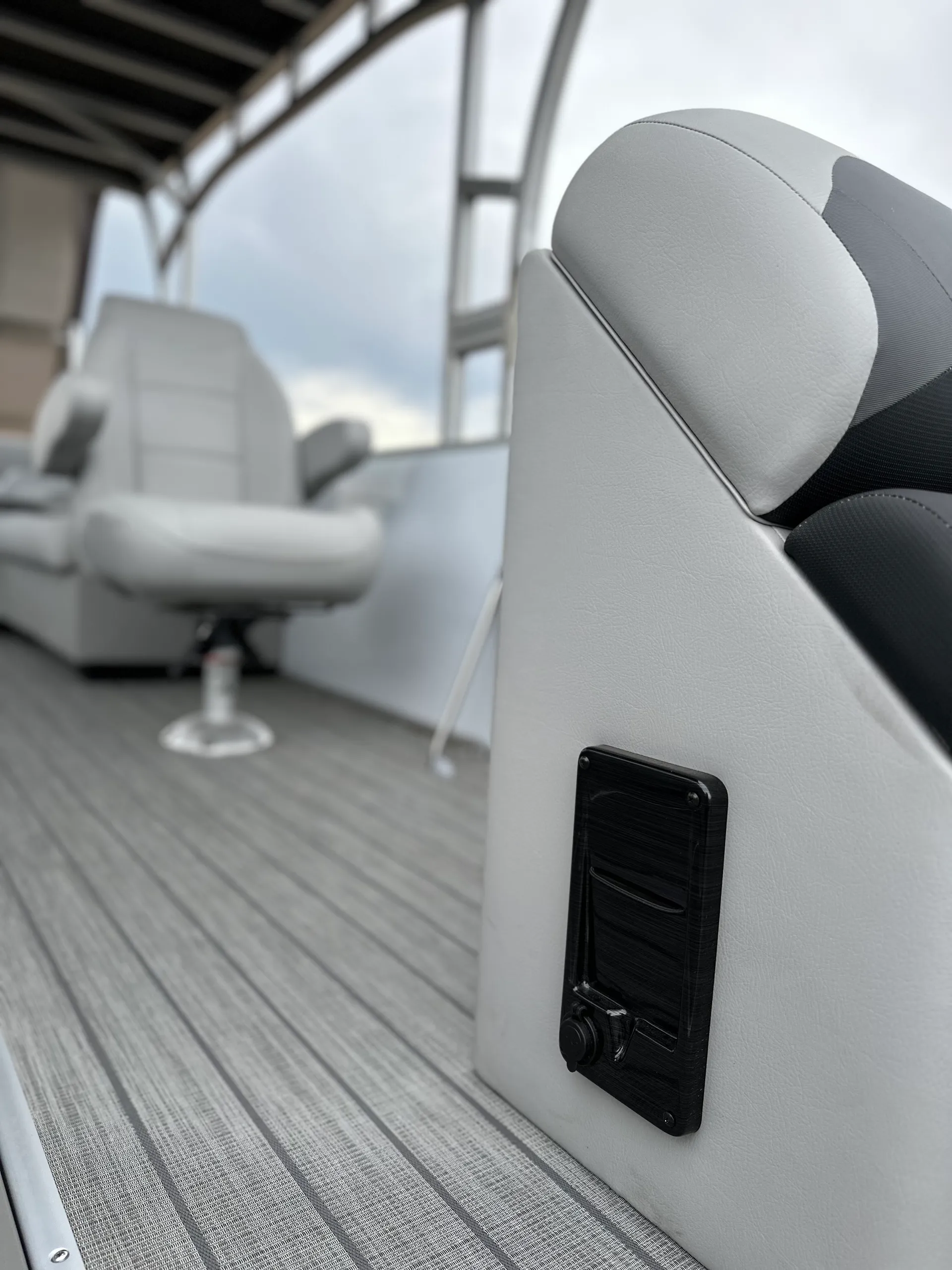 Tritoon Boat ~ 2024 Landau Island Breeze 252 Top Deck 