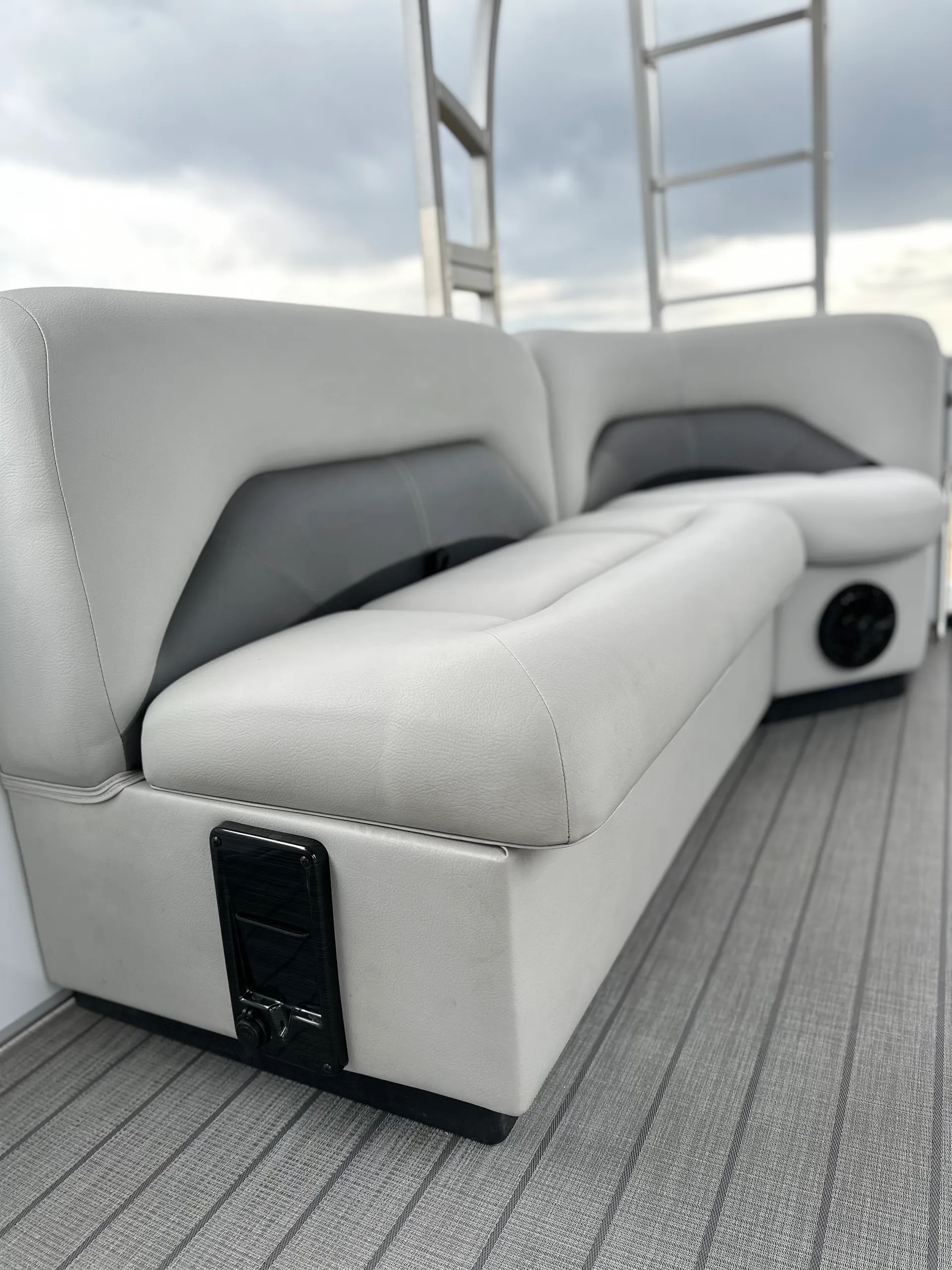 Tritoon Boat ~ 2024 Landau Island Breeze 252 Top Deck 