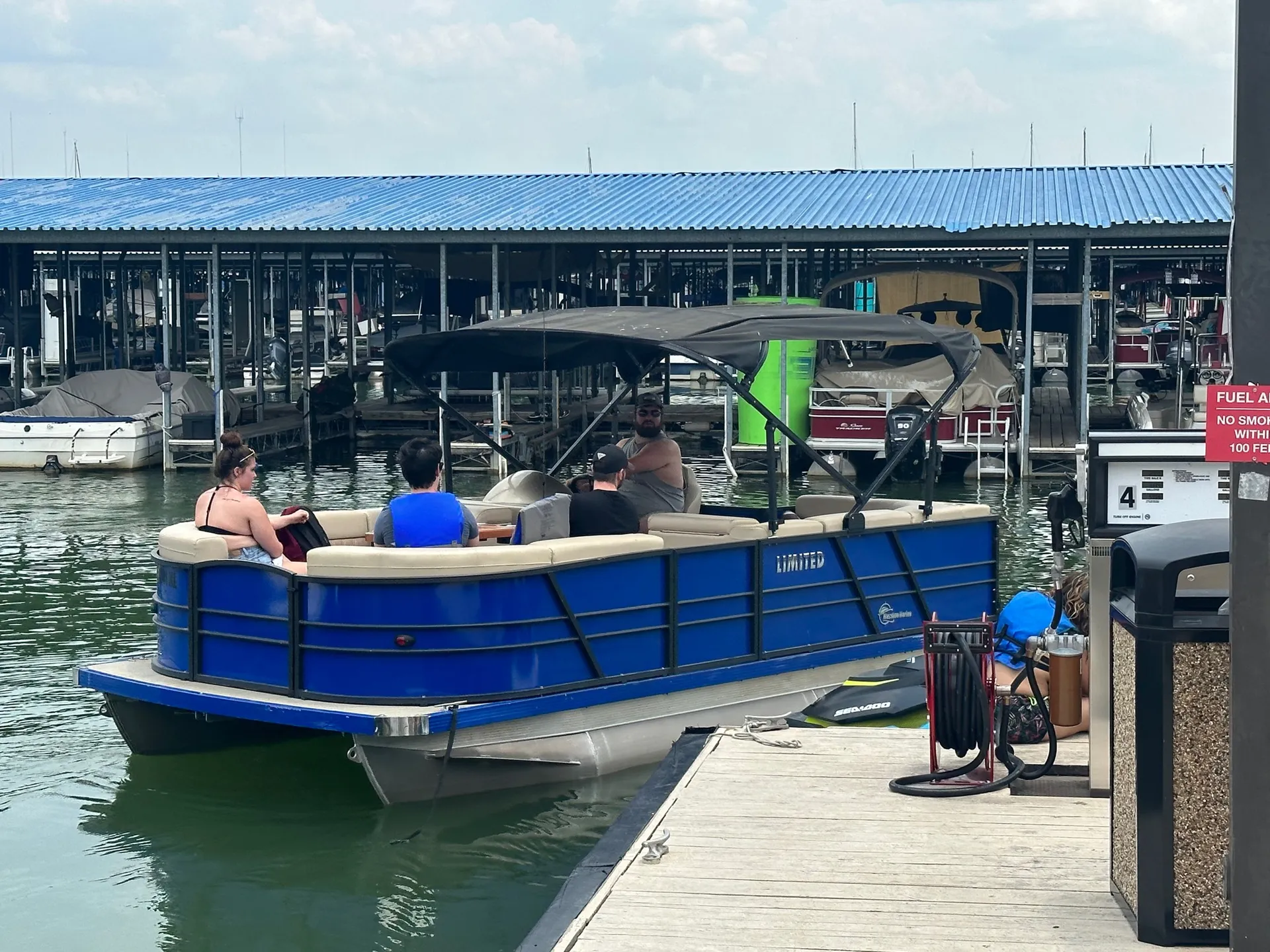 wave fighter pontoon ,blue color with 90 HP …