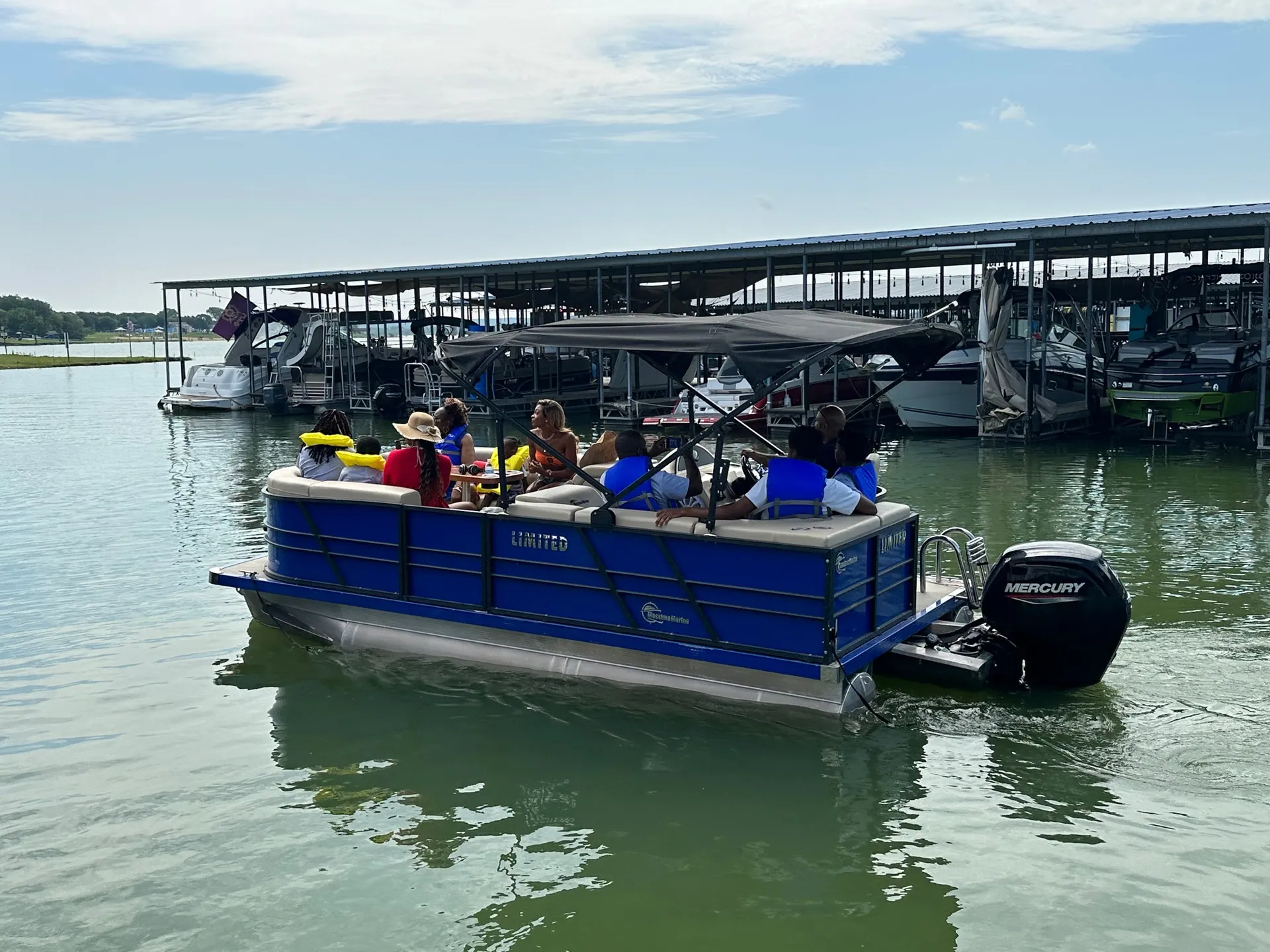 wave fighter pontoon ,blue color with 90 HP …