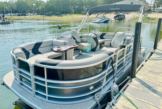 Rent a TRIFECTA PONTOONS pontoon in Lewisville, TX near me