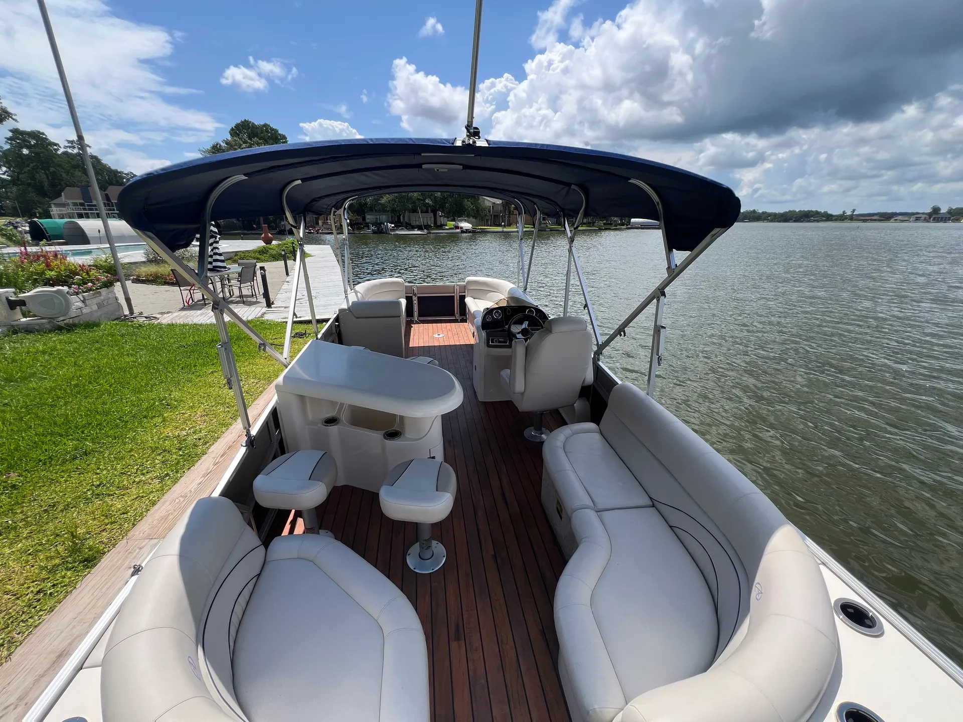 Luxury Avalon 25  ’Tri-Toon  Entertainer W/ 150HP &amp; Bistro Bar