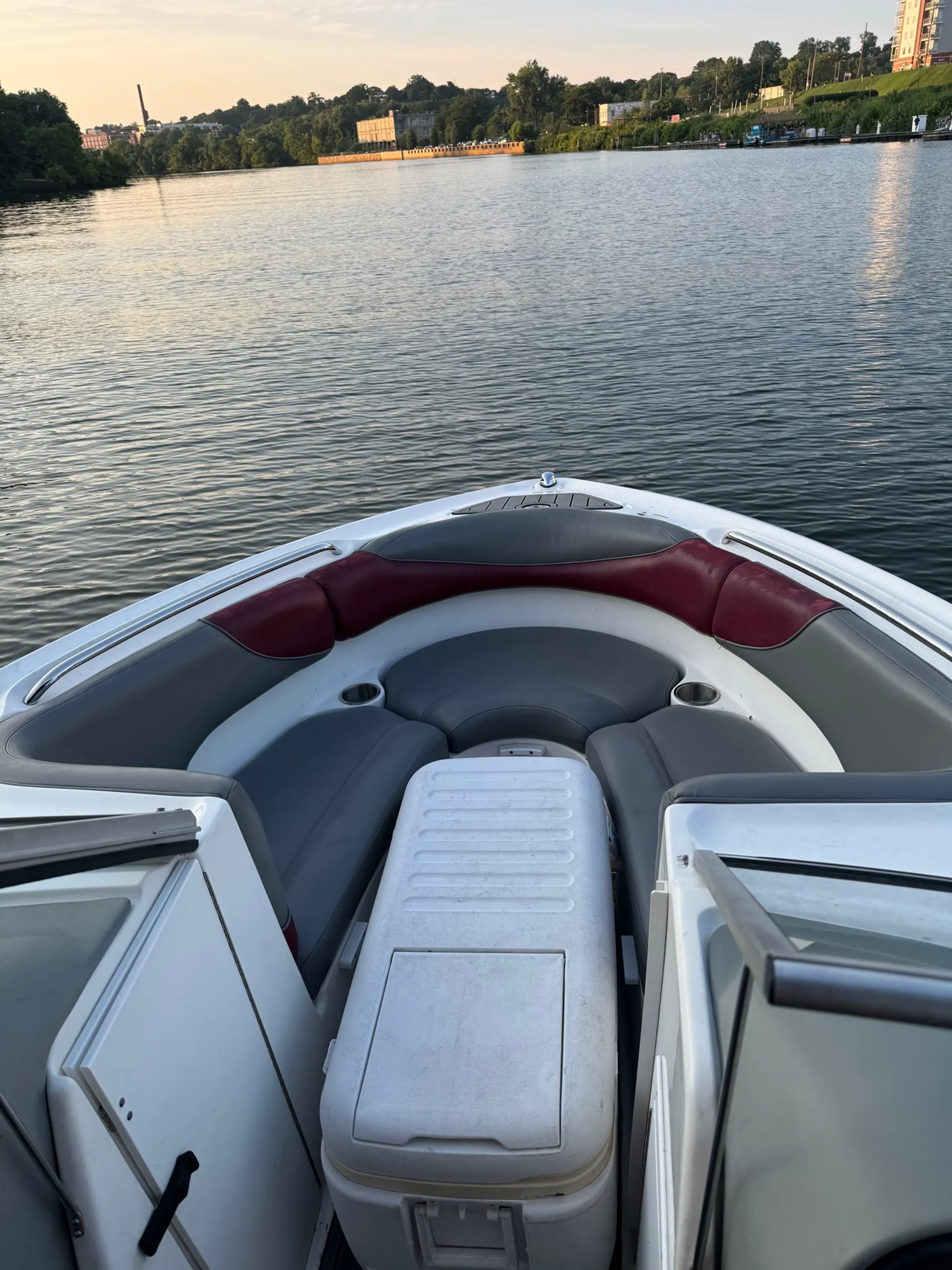 FAST TWIN ENGINE JET BOAT