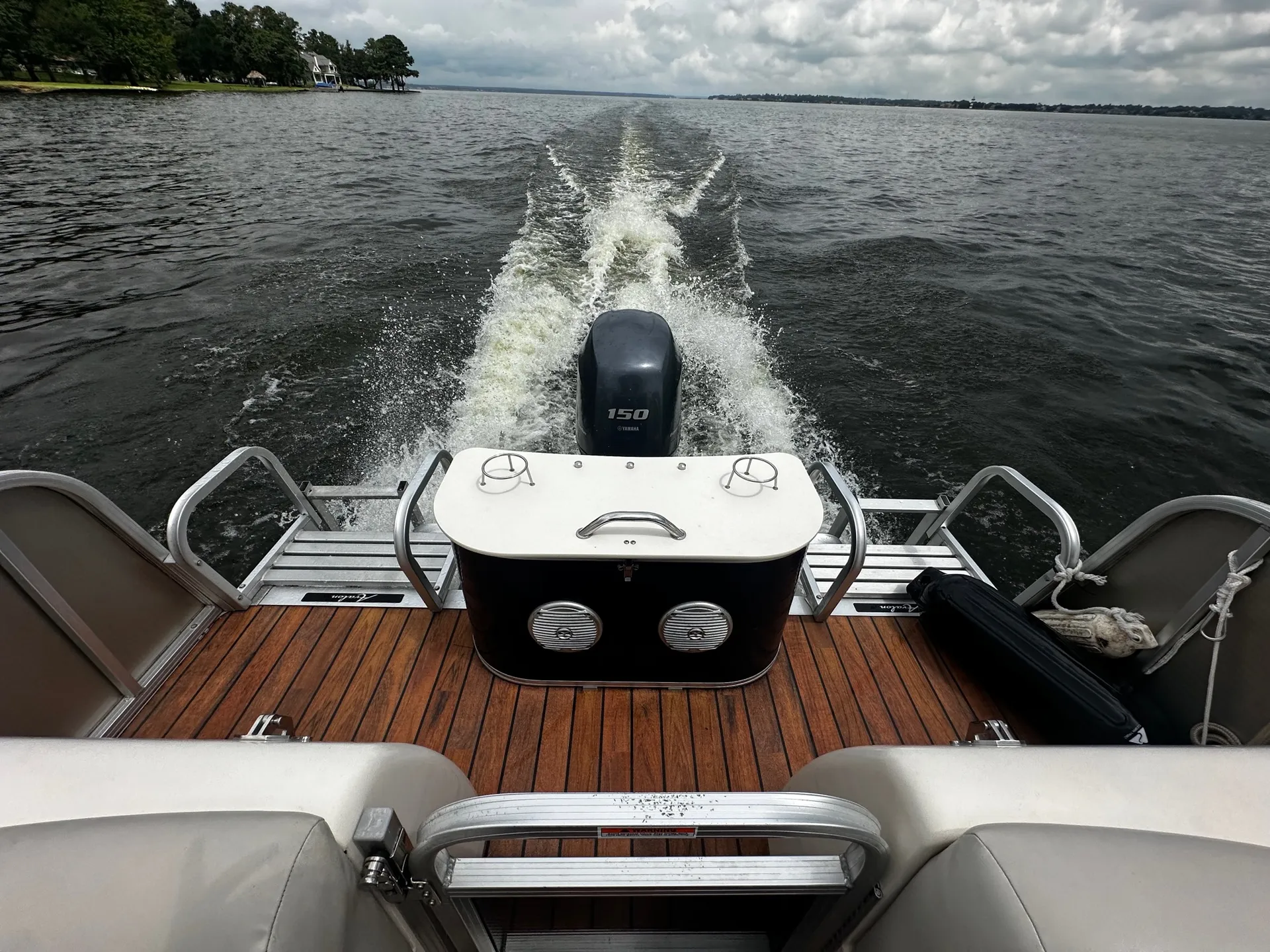 Luxury Avalon 25  ’Tri-Toon  Entertainer W/ 150HP &amp; Bistro Bar