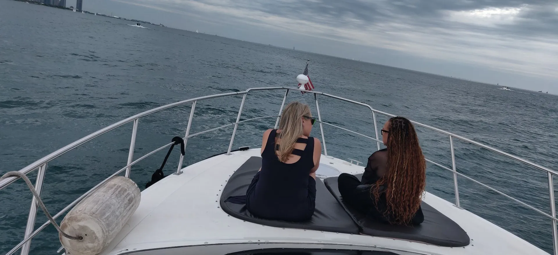 40’ Luxury Cruiser Yacht | Private Lake Michigan Experience