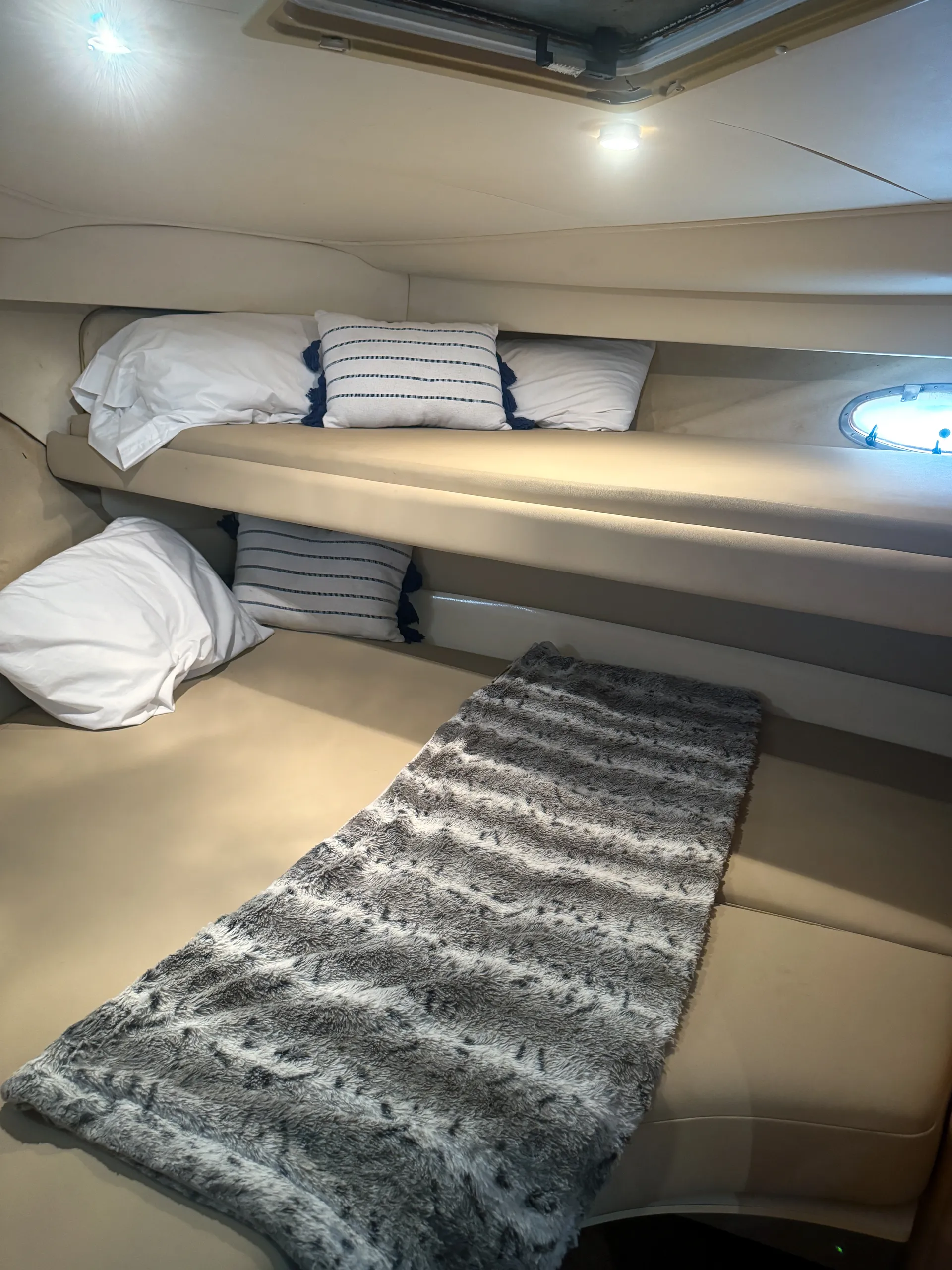 Luxurious 40 ft Yacht in Austin Texas!!!