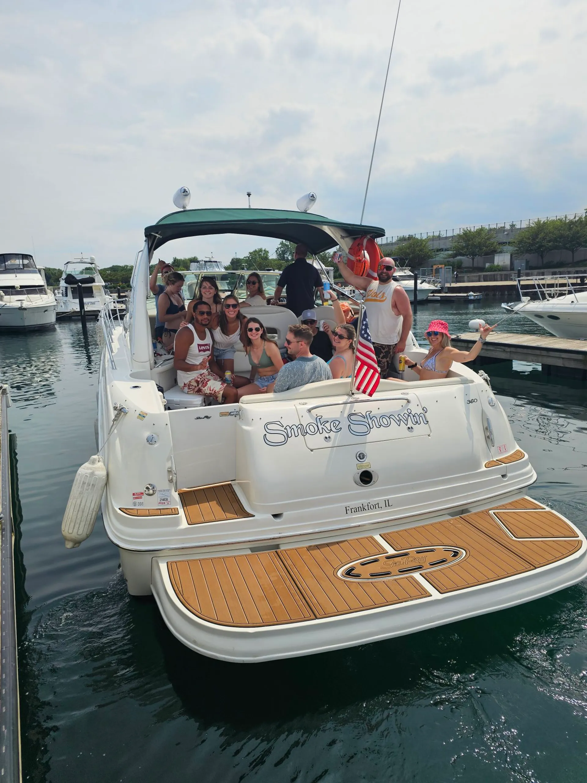 39ft Sea Ray Sundancer Luxury Yacht Charter Chicago