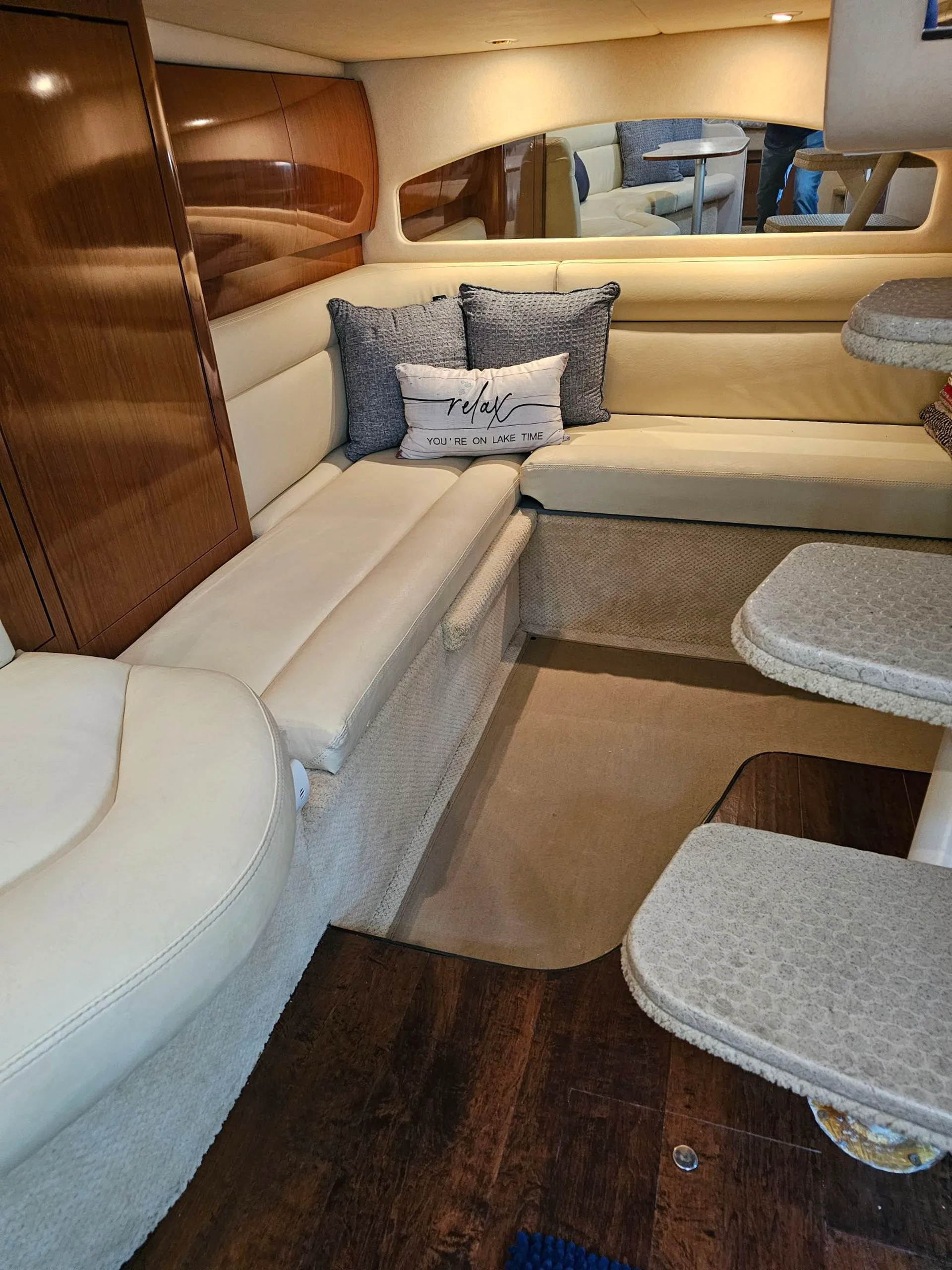 39ft Sea Ray Sundancer Luxury Yacht Charter Chicago