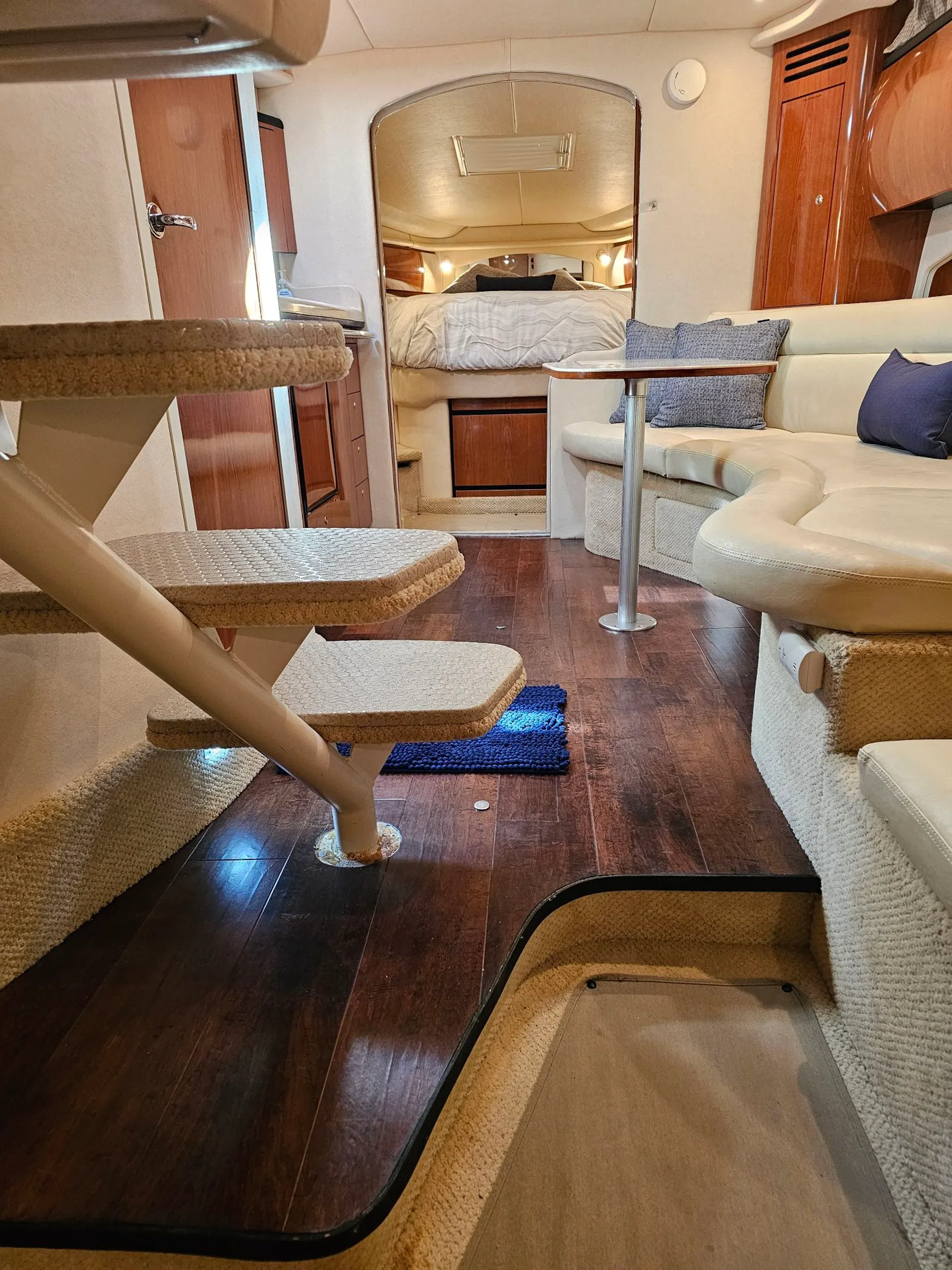 39ft Sea Ray Sundancer Luxury Yacht Charter Chicago