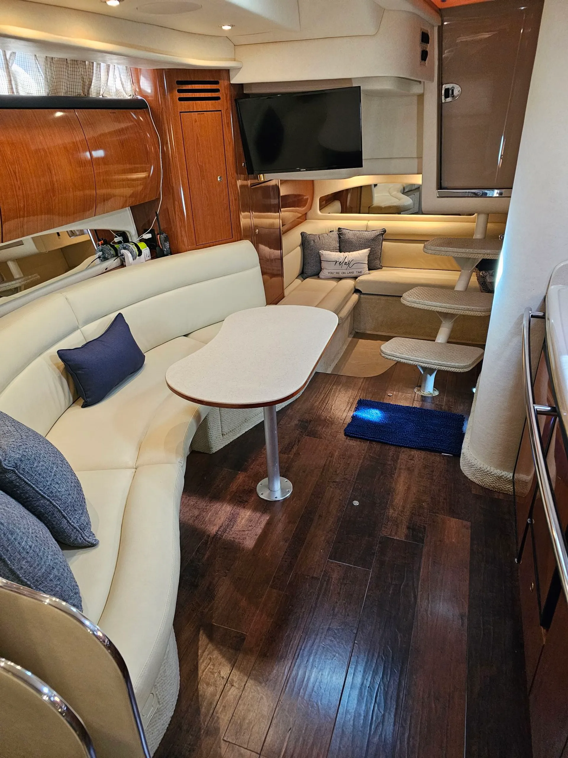 39ft Sea Ray Sundancer Luxury Yacht Charter Chicago
