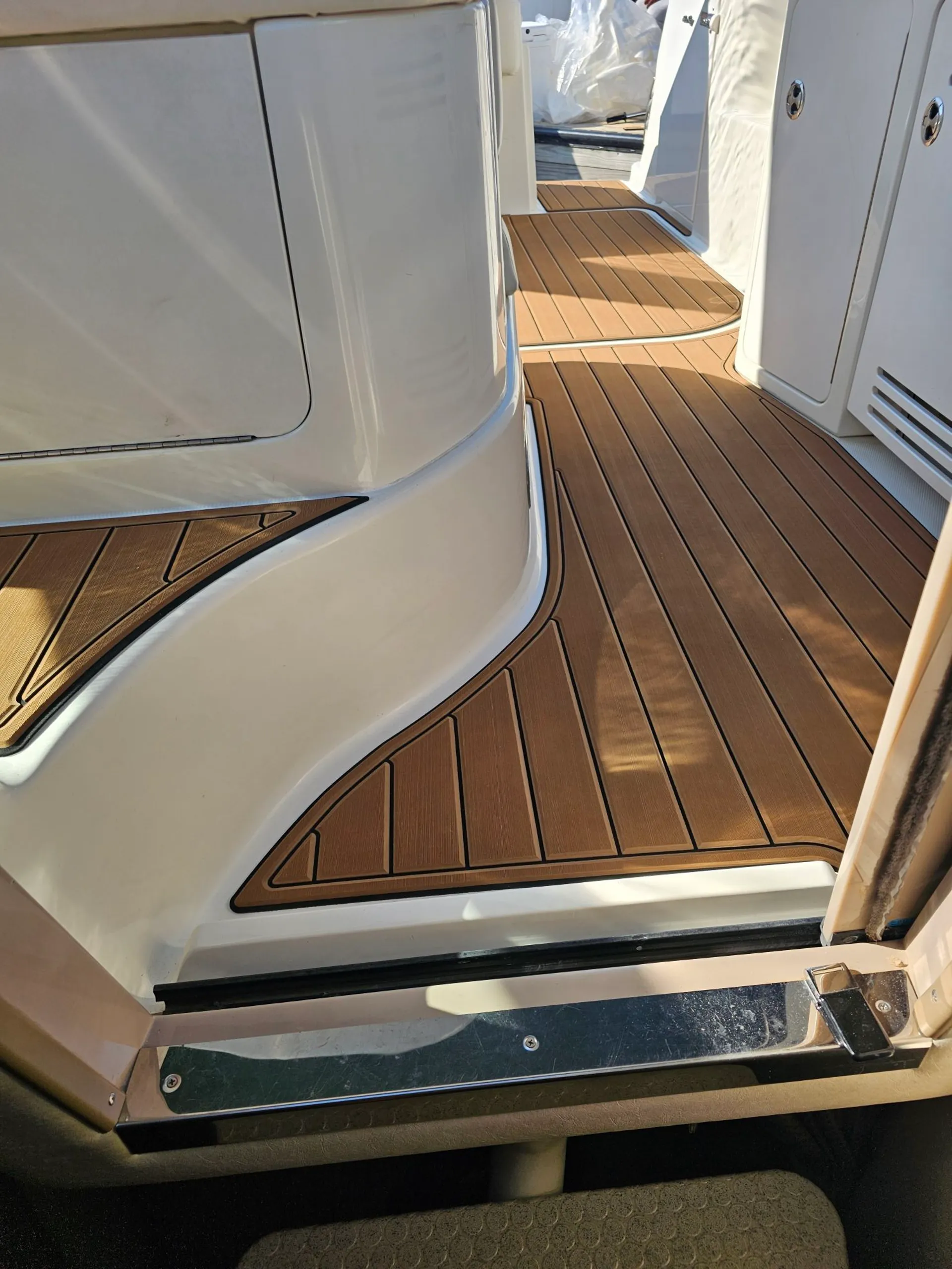 39ft Sea Ray Sundancer Luxury Yacht Charter Chicago