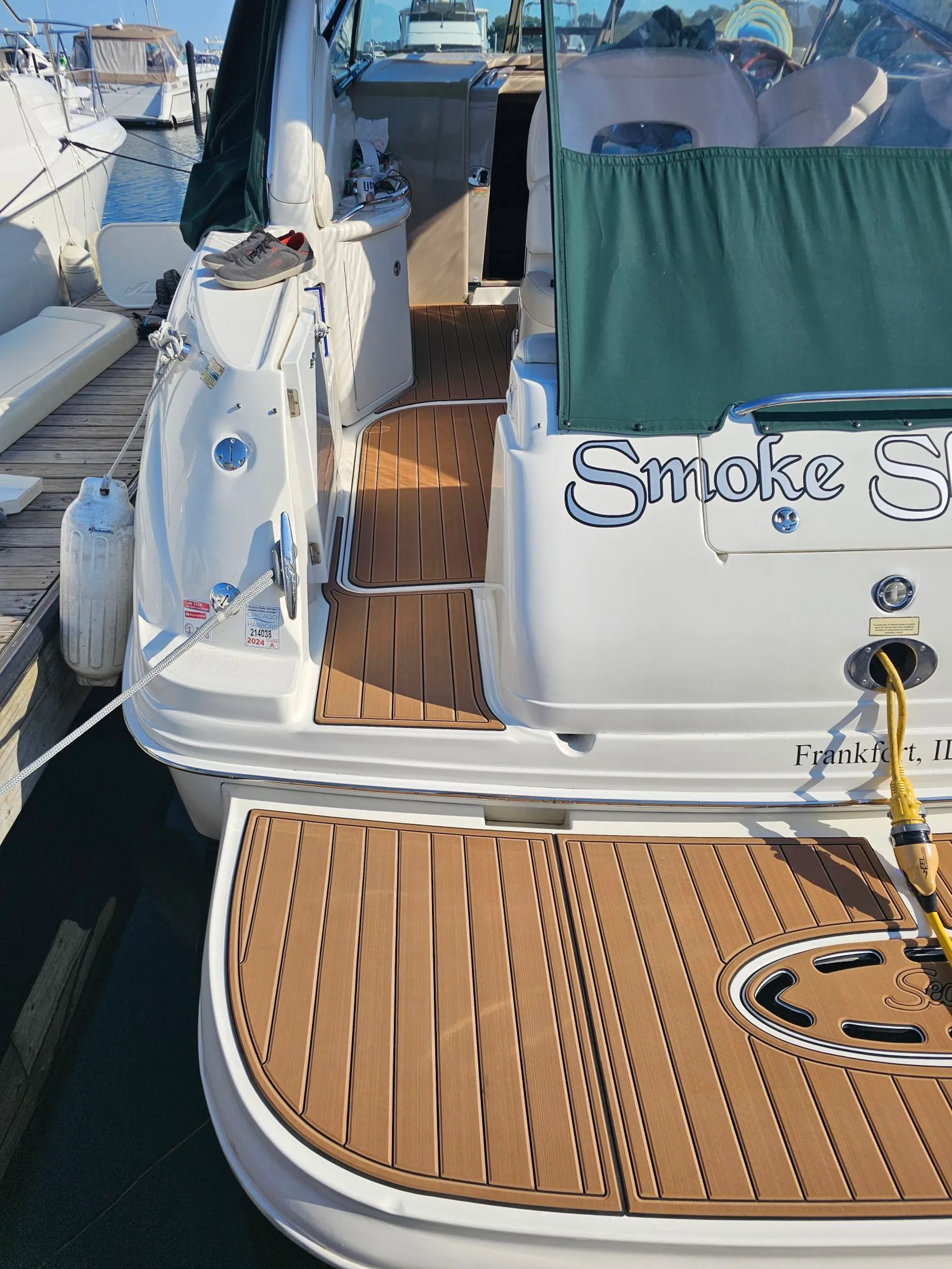 39ft Sea Ray Sundancer Luxury Yacht Charter Chicago