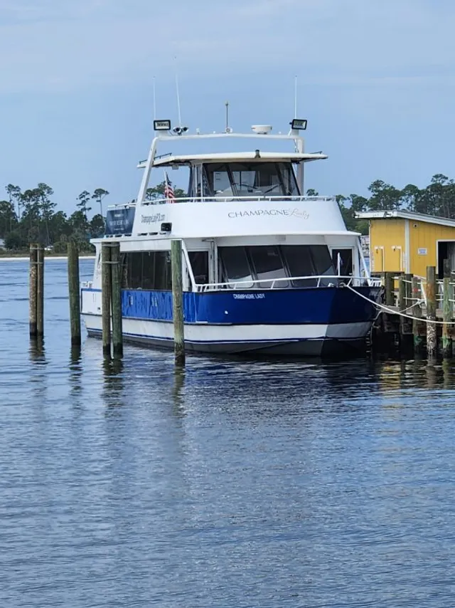 Rent a Skipperliner Boats motor yacht in Quincy, MA near me