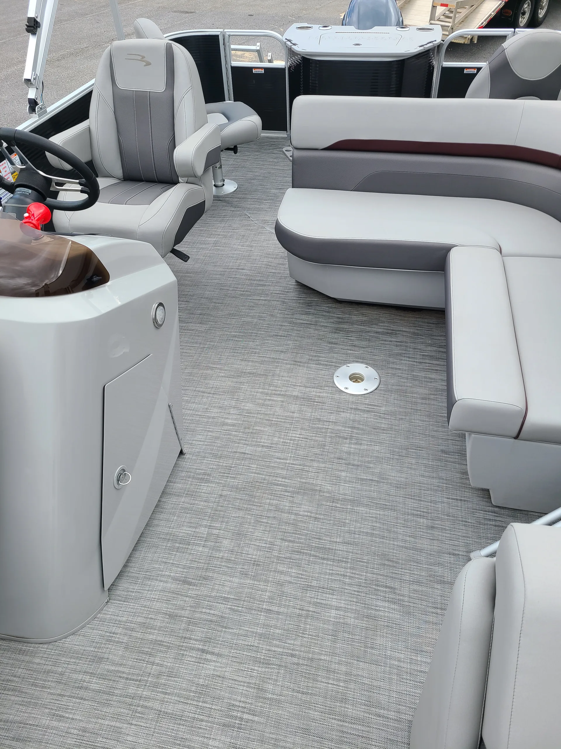 21' Bennington Pontoon for Fishing, Water Sports & Relaxation