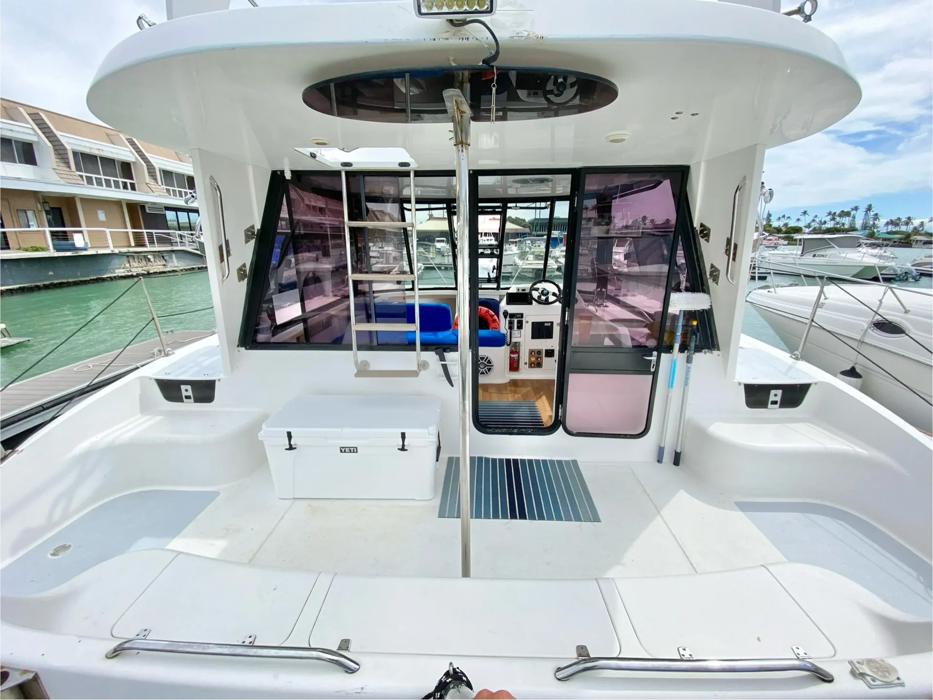 Private Catamaran, experience Waikiki with the best Crew