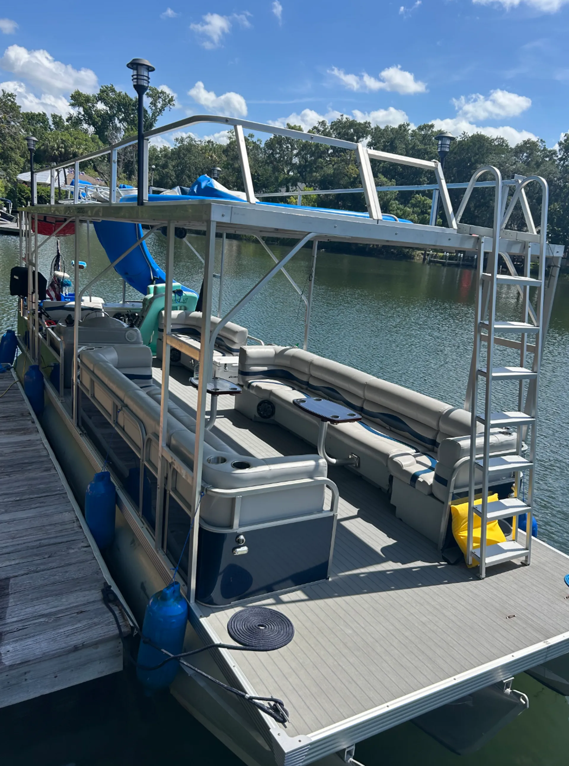 Crest Pontoons 30 Crest III Sundecker in Belleair Bluffs, FL — photo 10