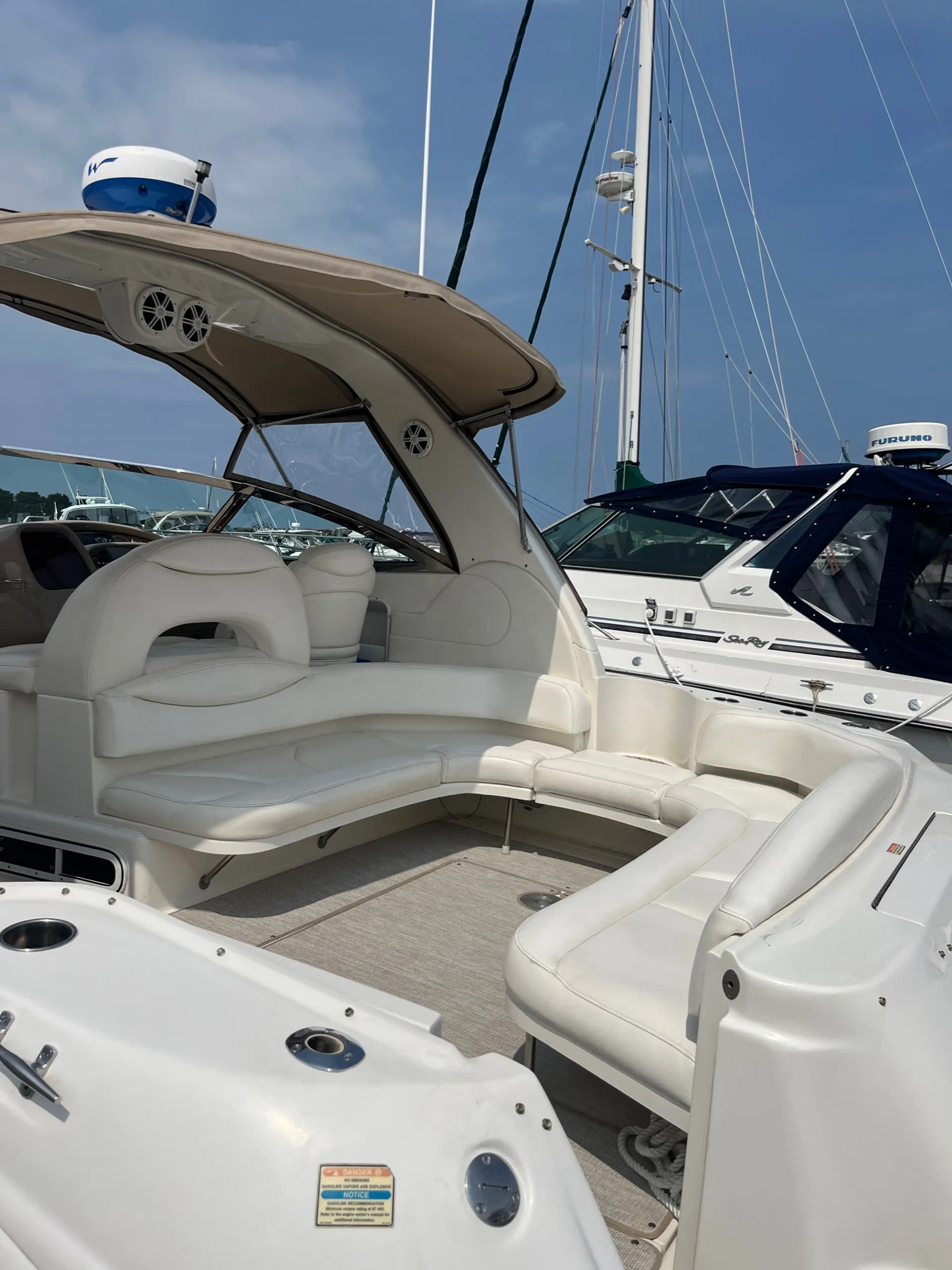 Sea Ray Boats 380 Sundancer in Chicago, IL — photo 5
