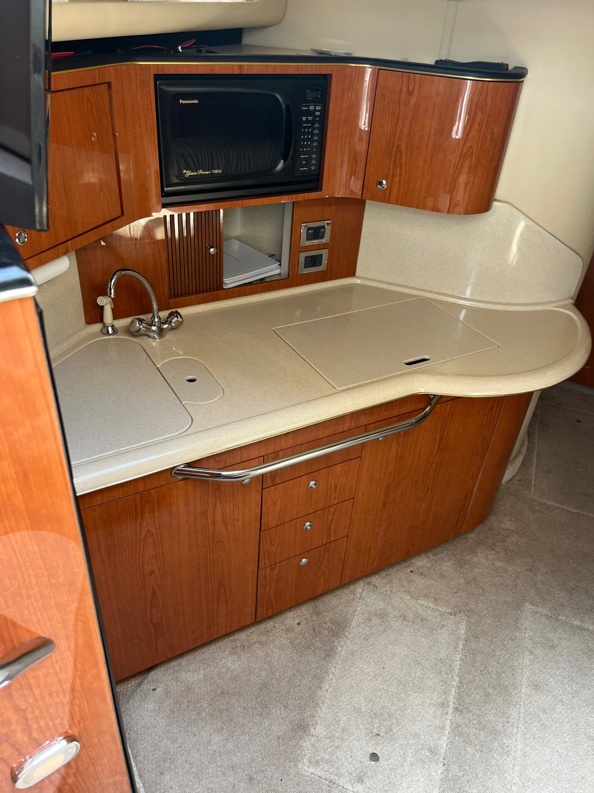 Sea Ray Boats 380 Sundancer in Chicago, IL — photo 7