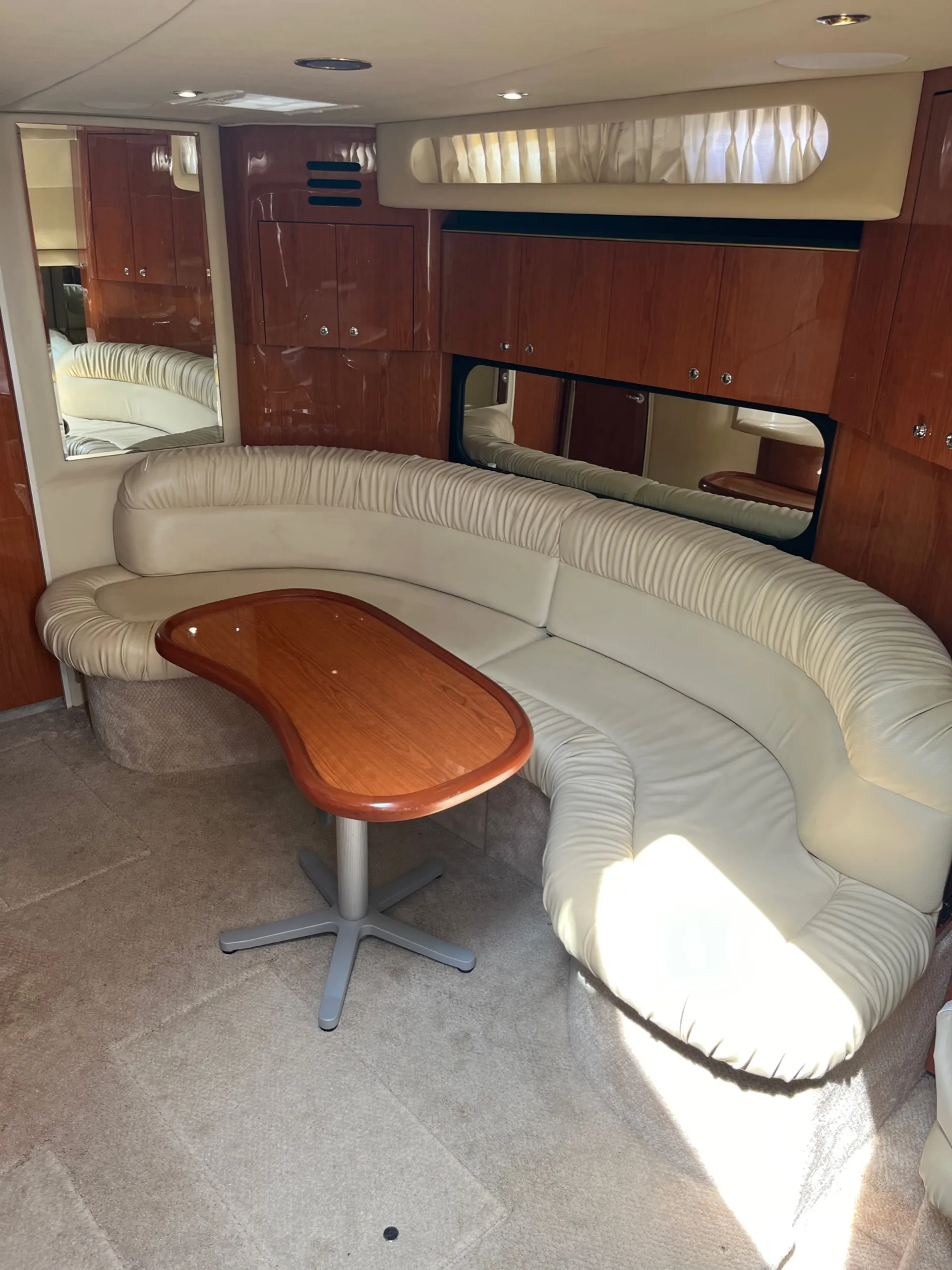 Sea Ray Boats 380 Sundancer in Chicago, IL — photo 9
