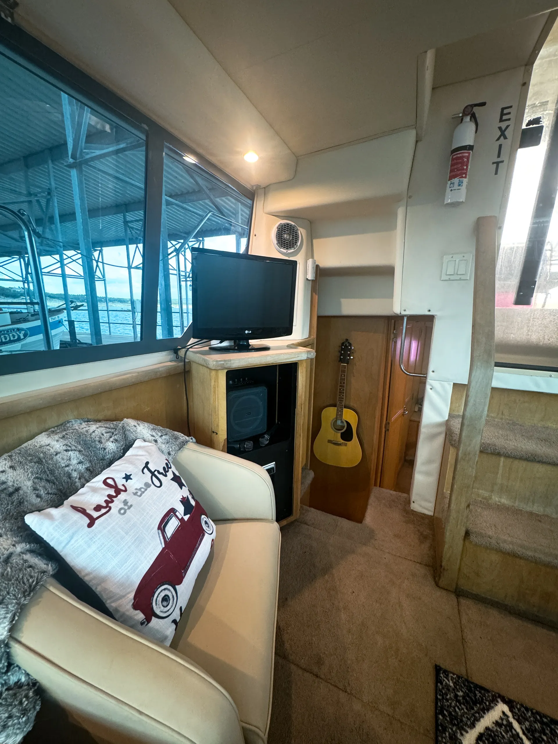 Luxurious 40 ft Yacht in Austin Texas!!!