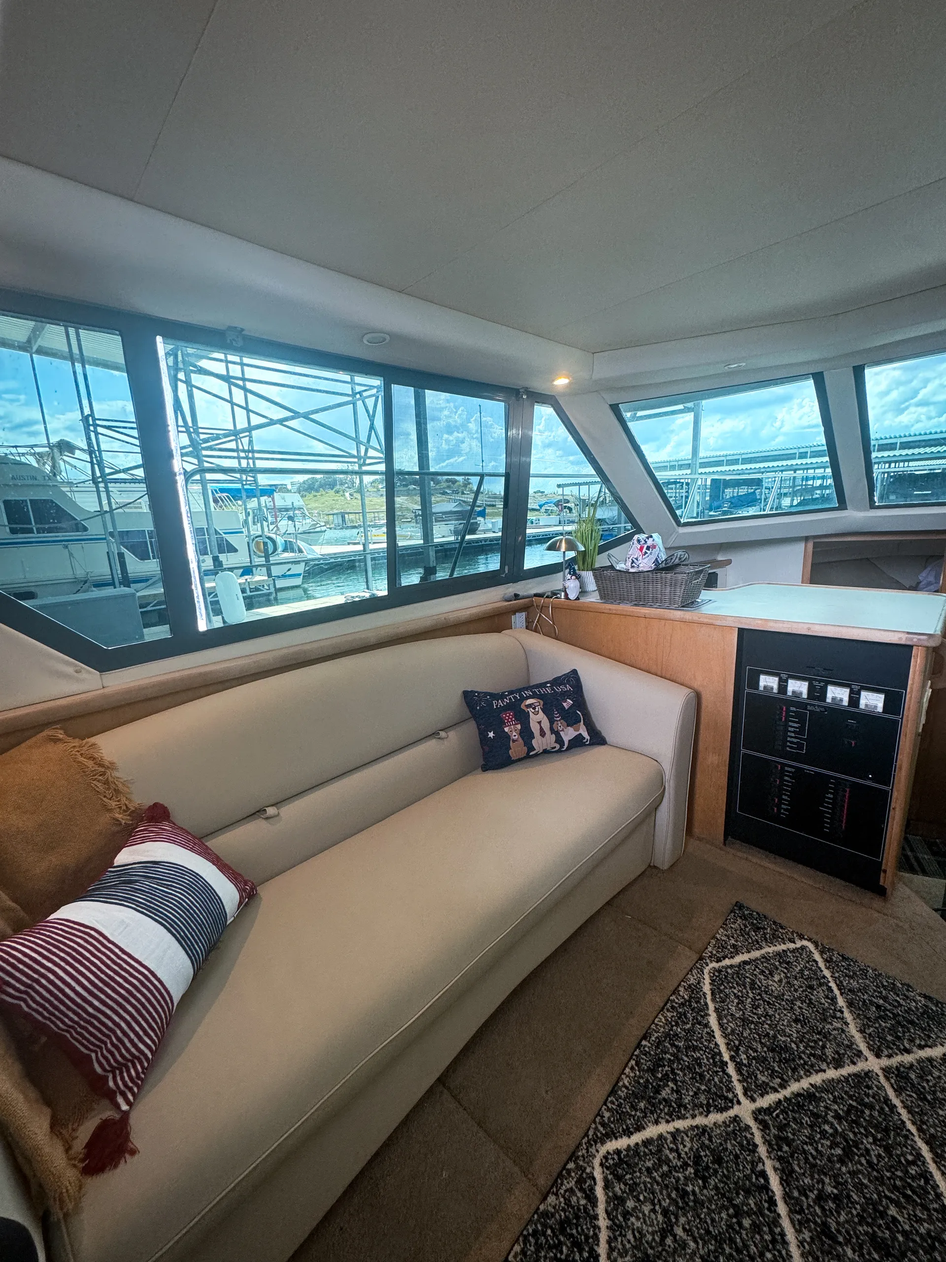 Luxurious 40 ft Yacht in Austin Texas!!!