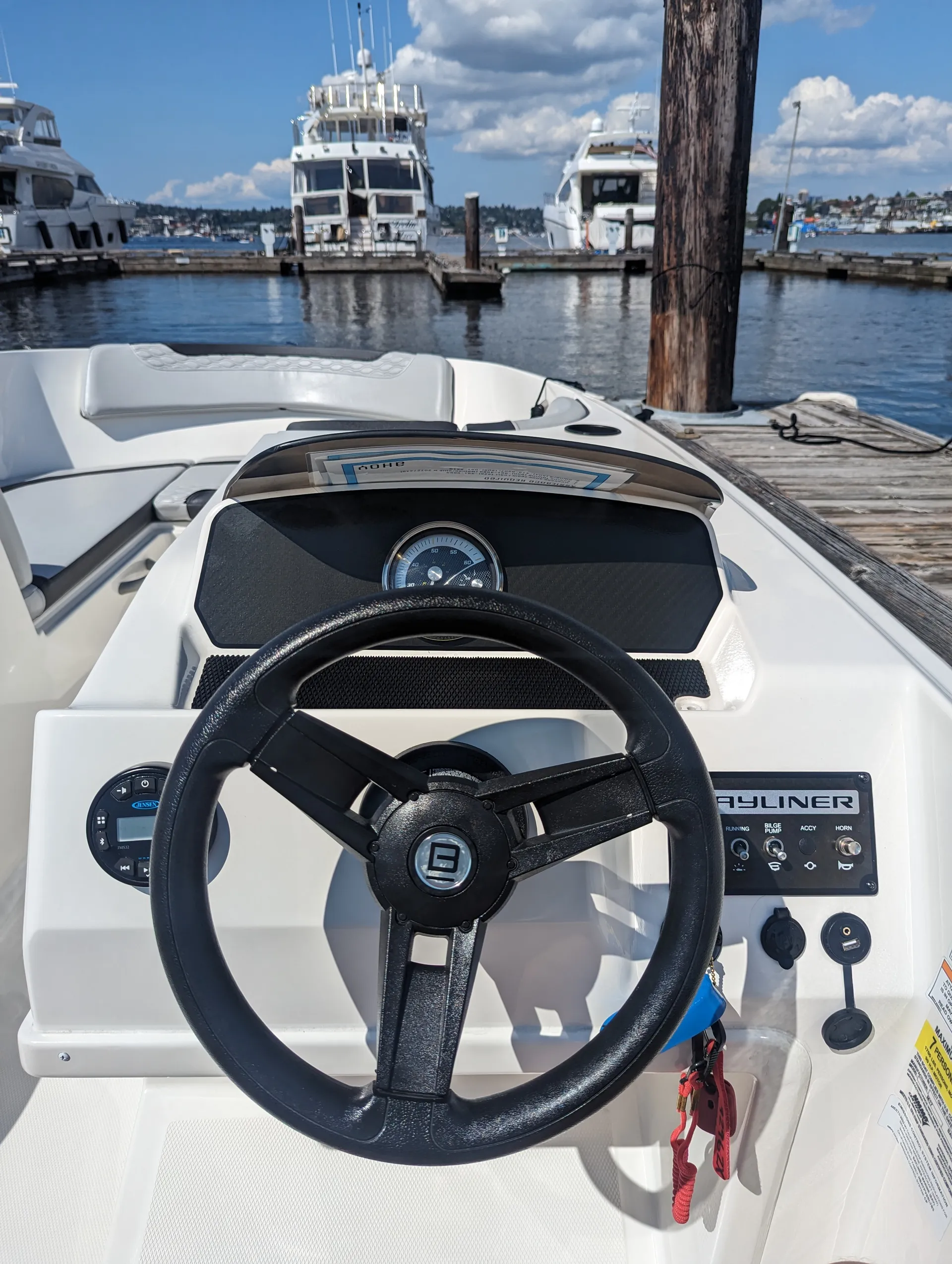 Bayliner M17 Bow Rider - The Perfect Seattle Day Boat!