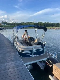 Sun tracker party barge 20 foot Gulf Shores Orange Beach Al