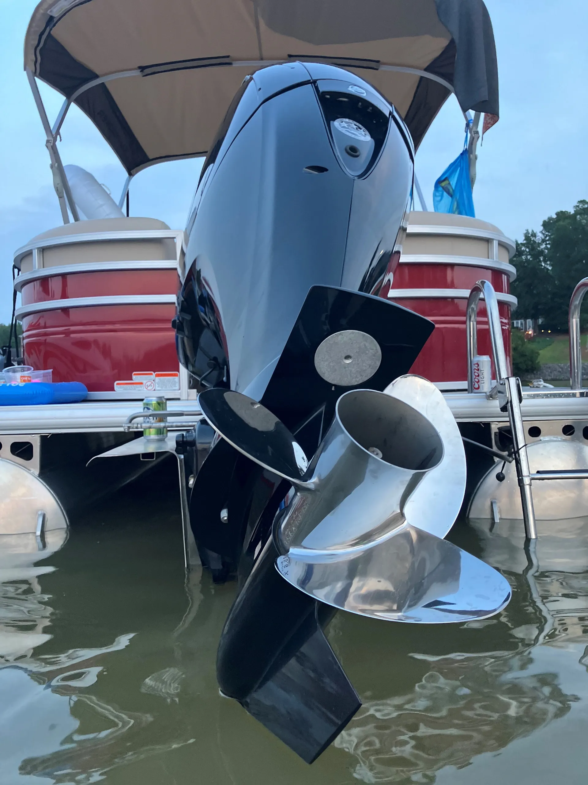 24' pontoon 150hp holds 11 ppl