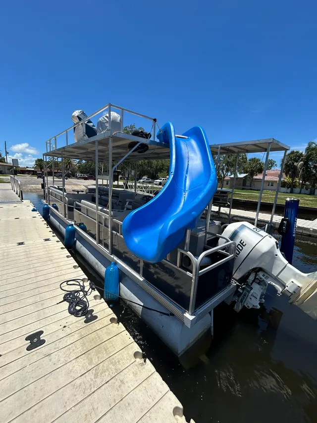 Rent a Crest Pontoons pontoon in Clearwater, FL near me