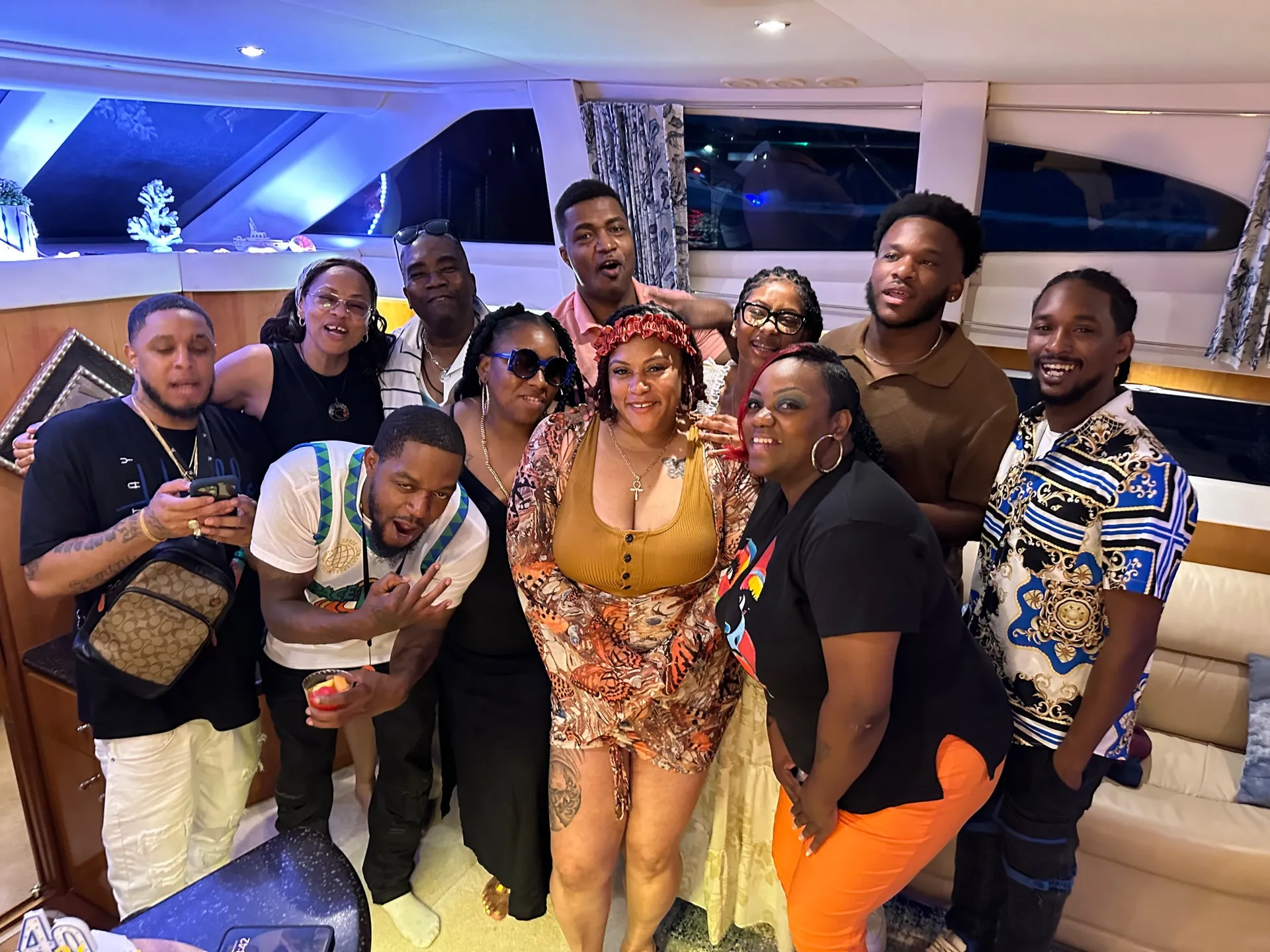 Carver Yachts 396 Motor Yacht in East Greenwich, RI — photo 9