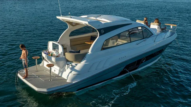 Rent a Hanover 375 motor yacht in St. Petersburg, FL near me