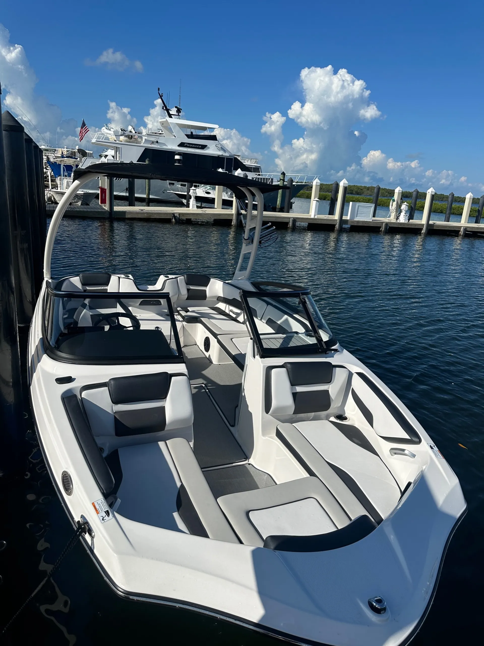 Brand-new AR195 Jet Boat 