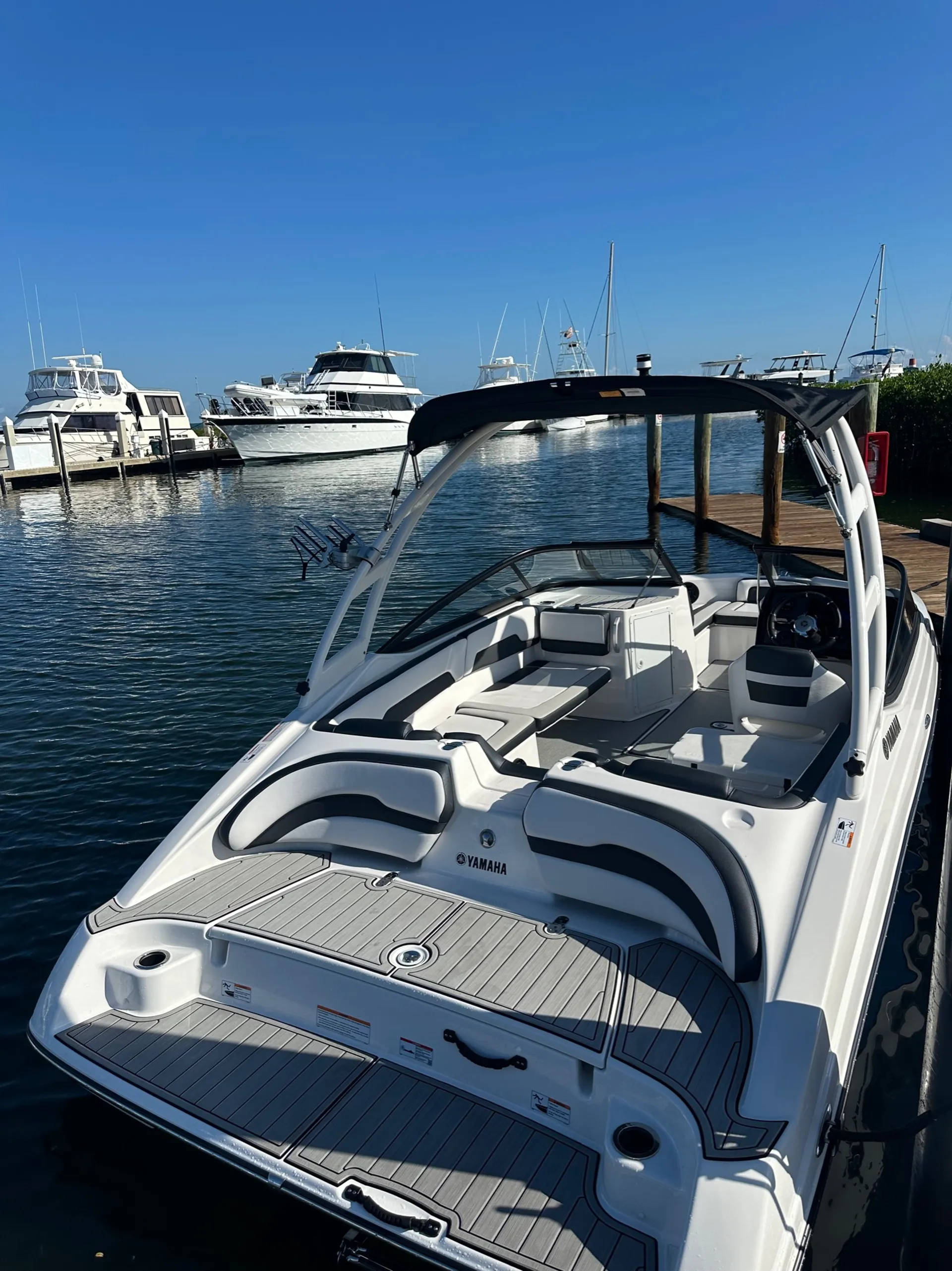 Brand-new AR195 Jet Boat 