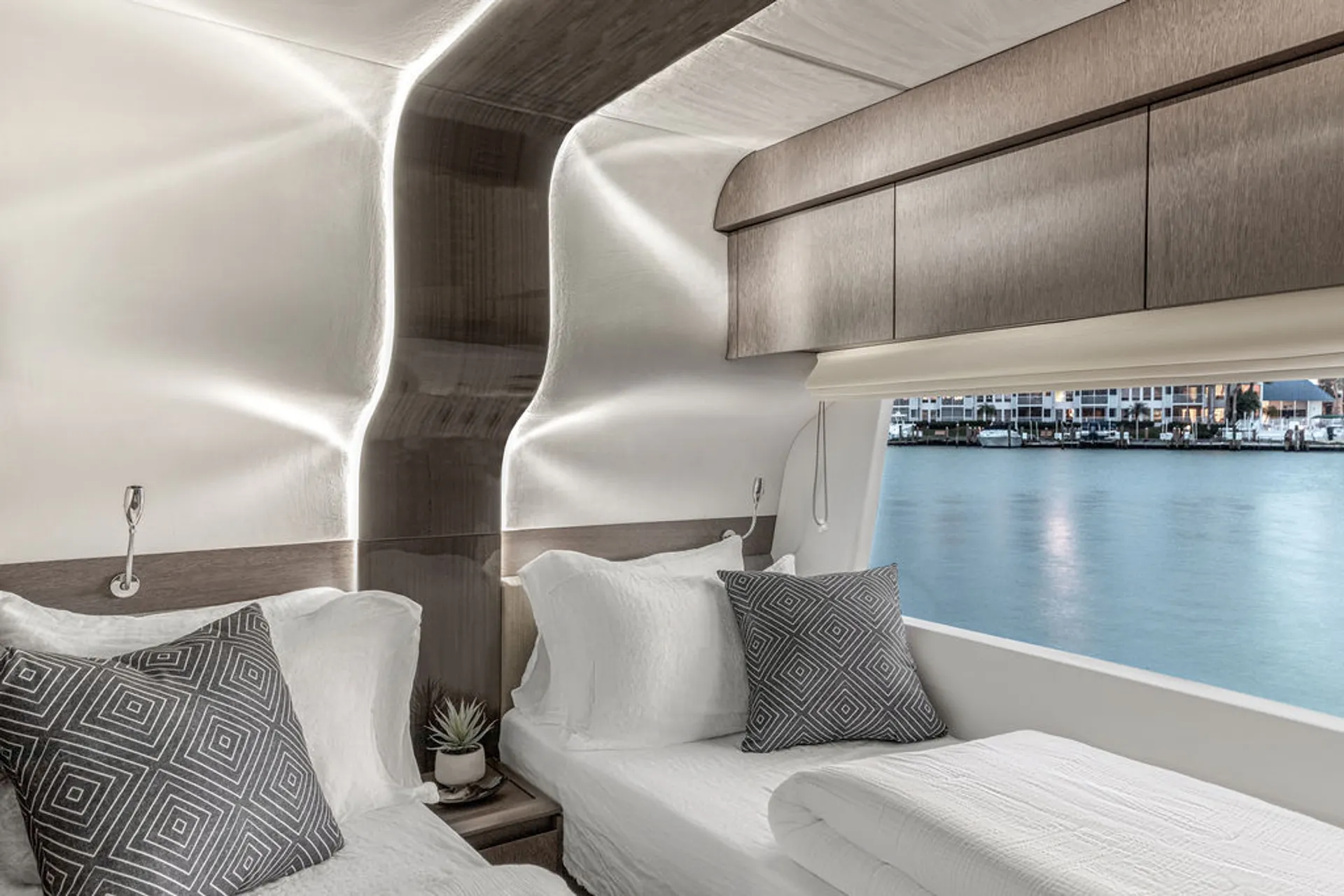 ✰TIME 4 U: 2020 72ft Yacht  Flybridge w/ Bar, Water Toys, &amp; Concierge✰