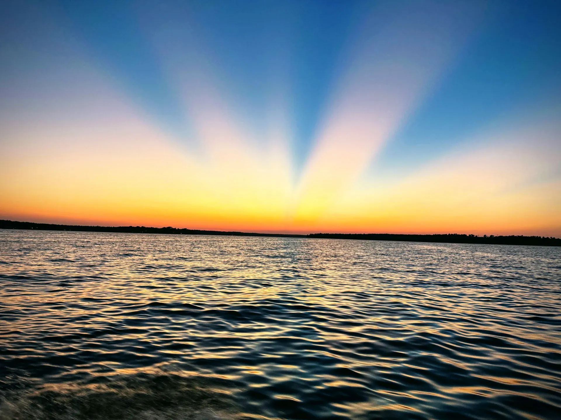 28ft Luxury Tri-Toon w/ Captain | Lake Conroe