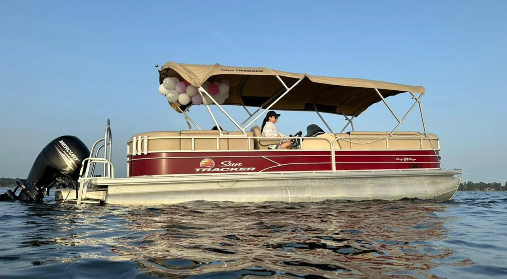24ft Suntracker Party boat for rent/ Rental de bote FREE TUBE &amp; WATER 