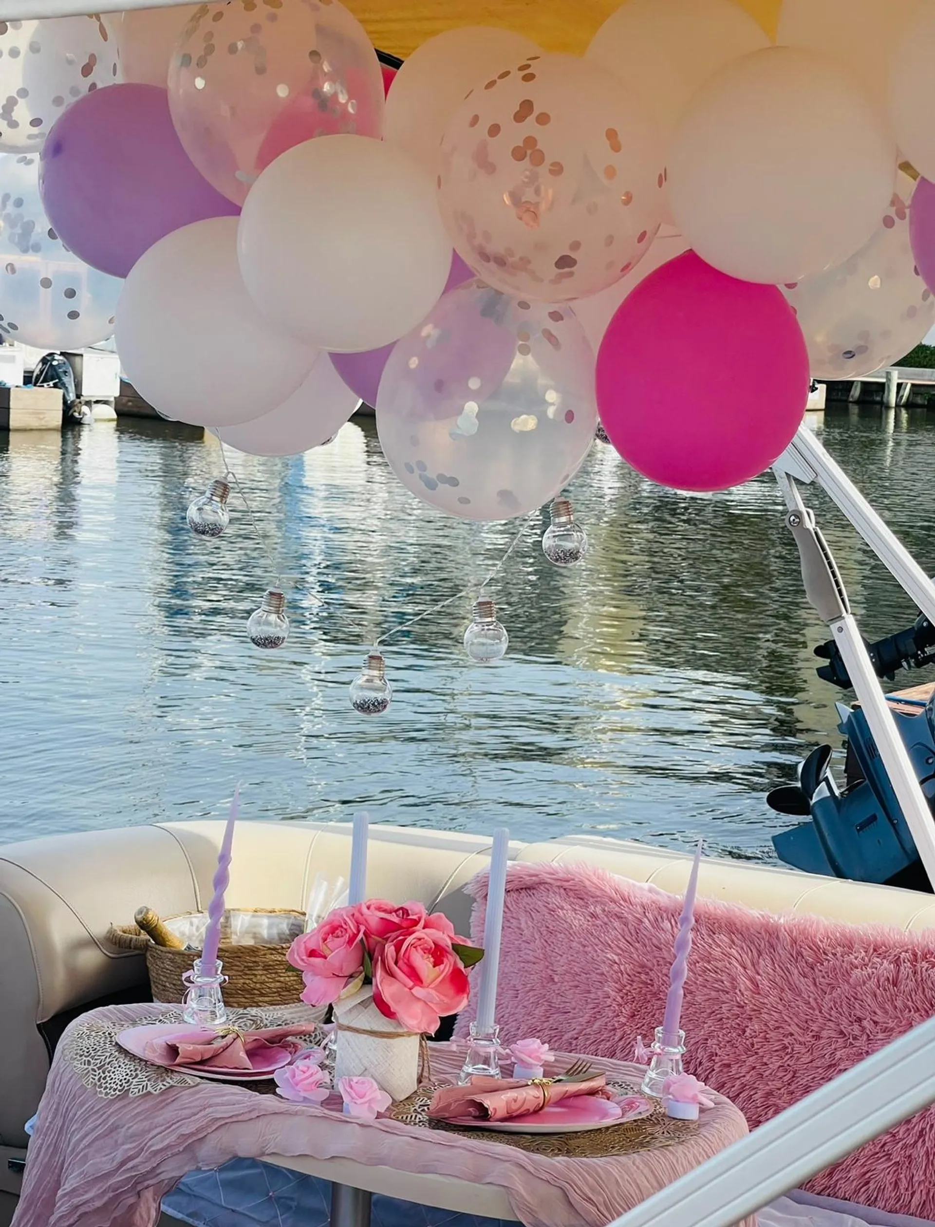 24ft Suntracker Party boat for rent/ Rental de bote FREE TUBE &amp; WATER 